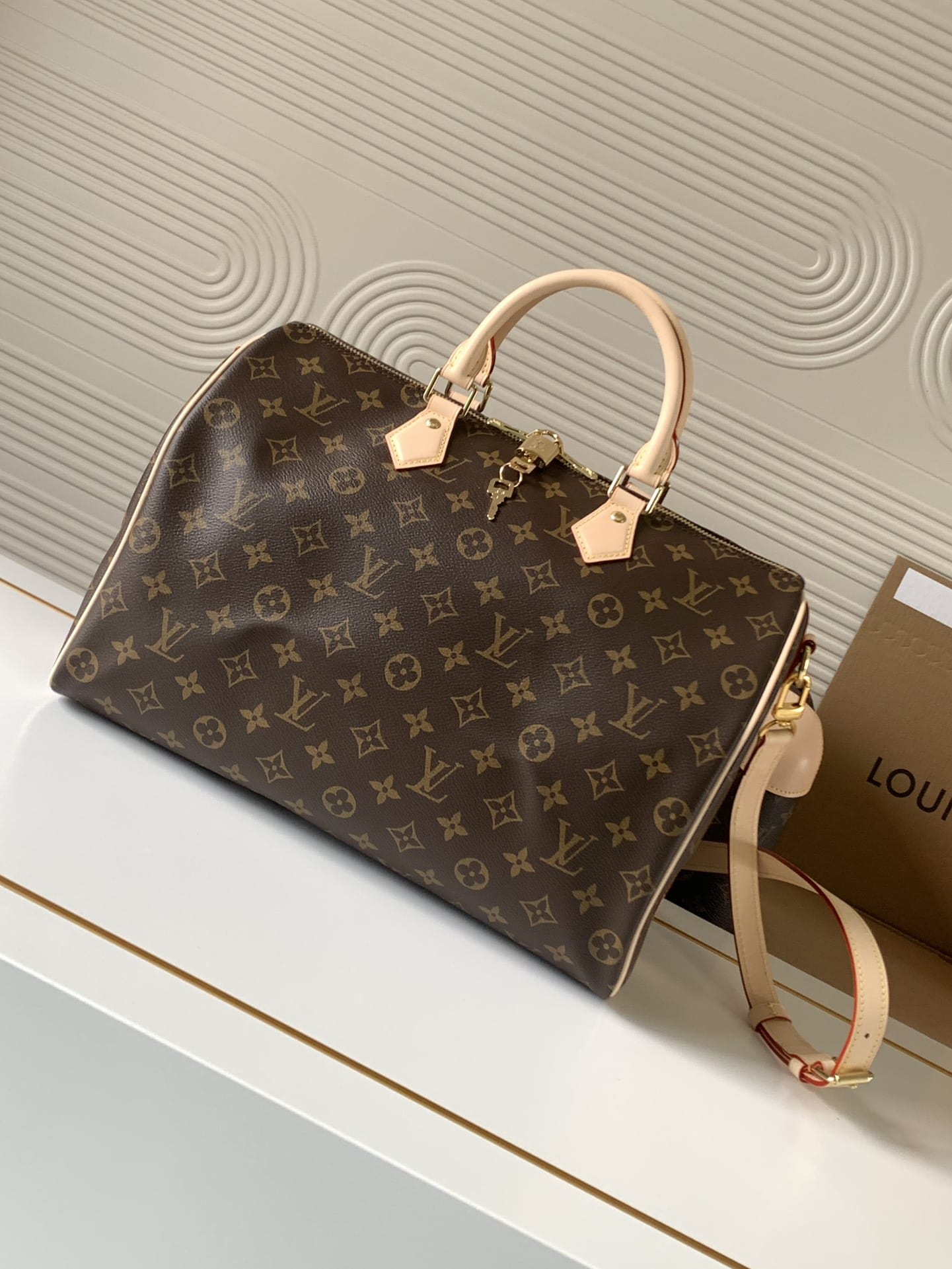 Louis Vuitton Speedy Bandoulière 35 Handle Shoulder Bag in Monogram Canvas