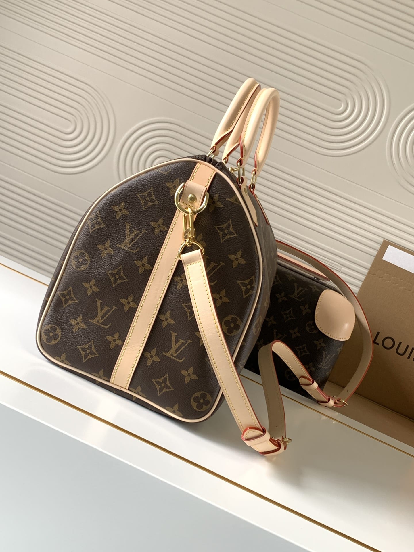 Louis Vuitton Speedy Bandoulière 35 Handle Shoulder Bag in Monogram Canvas