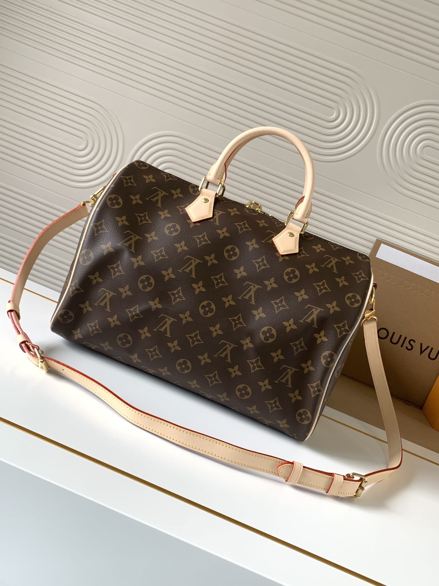 Louis Vuitton Speedy Bandoulière 35 Handle Shoulder Bag in Monogram Canvas