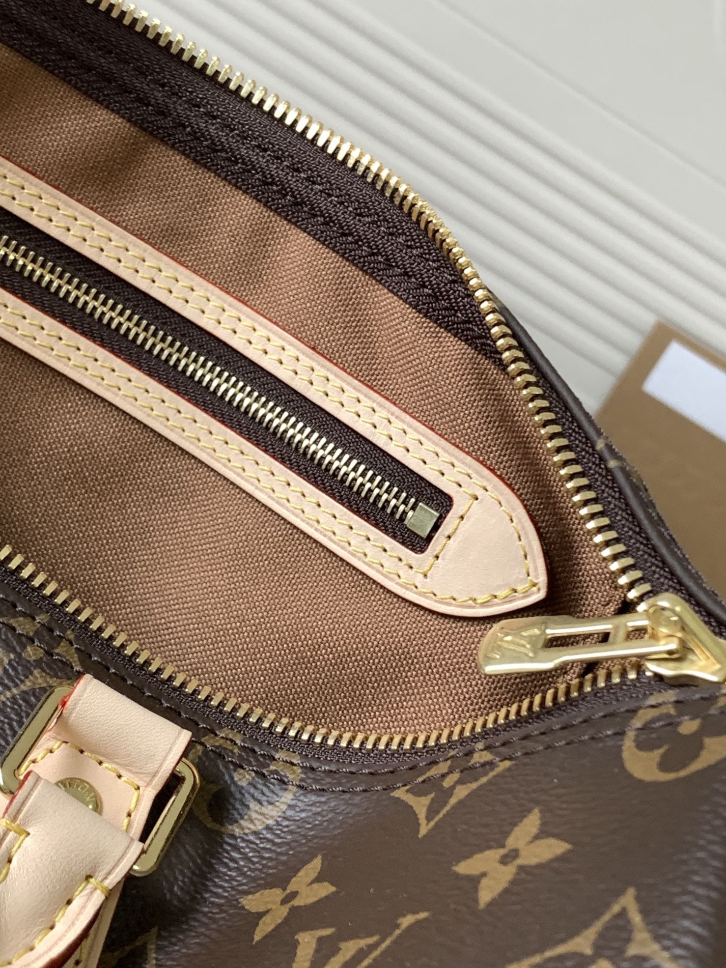 Louis Vuitton Speedy Bandoulière 35 Handle Shoulder Bag in Monogram Canvas