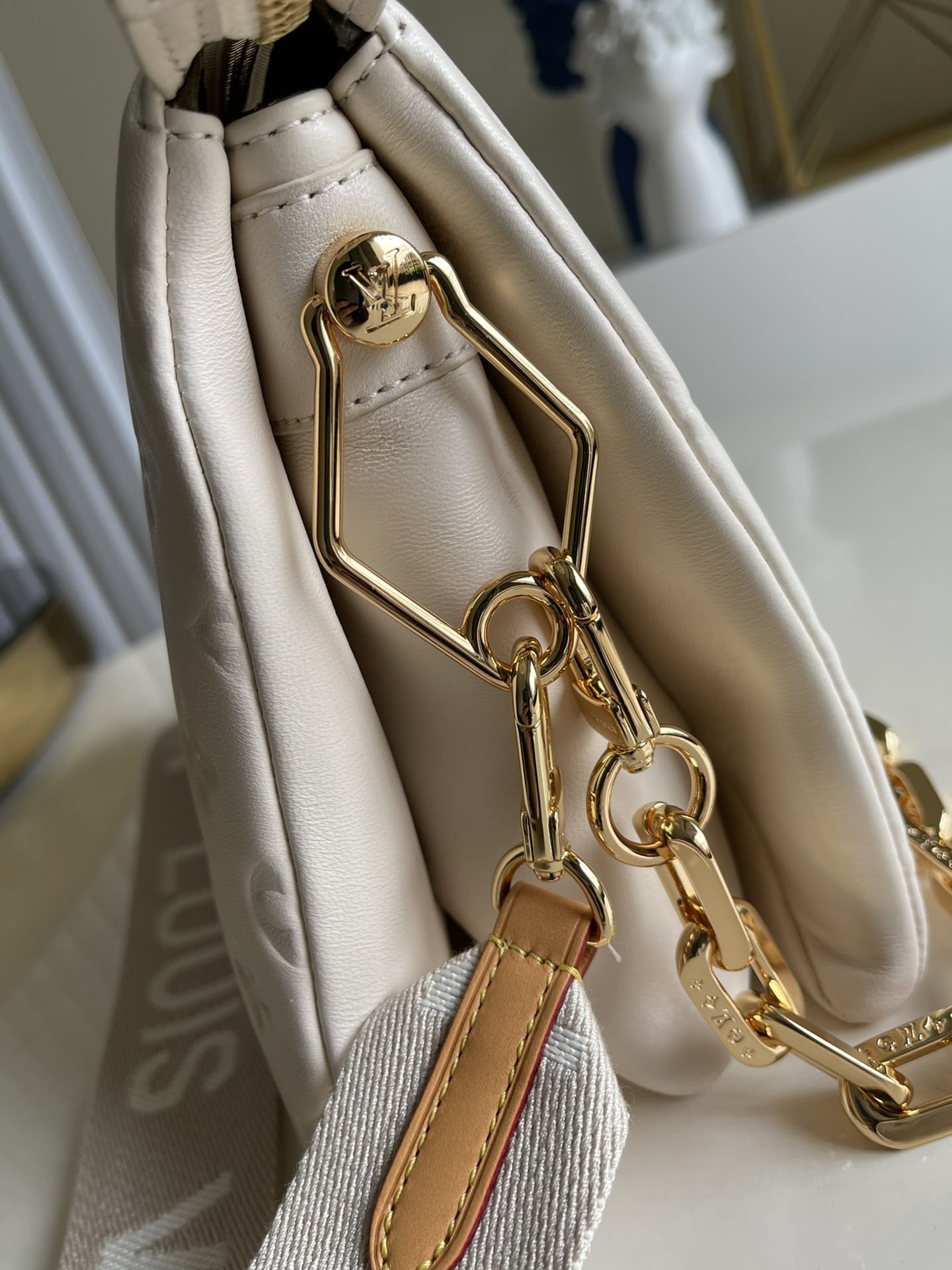 Louis Vuitton Coussin PM Handle Shoulder Bag in Puffy Lambskin - Cream