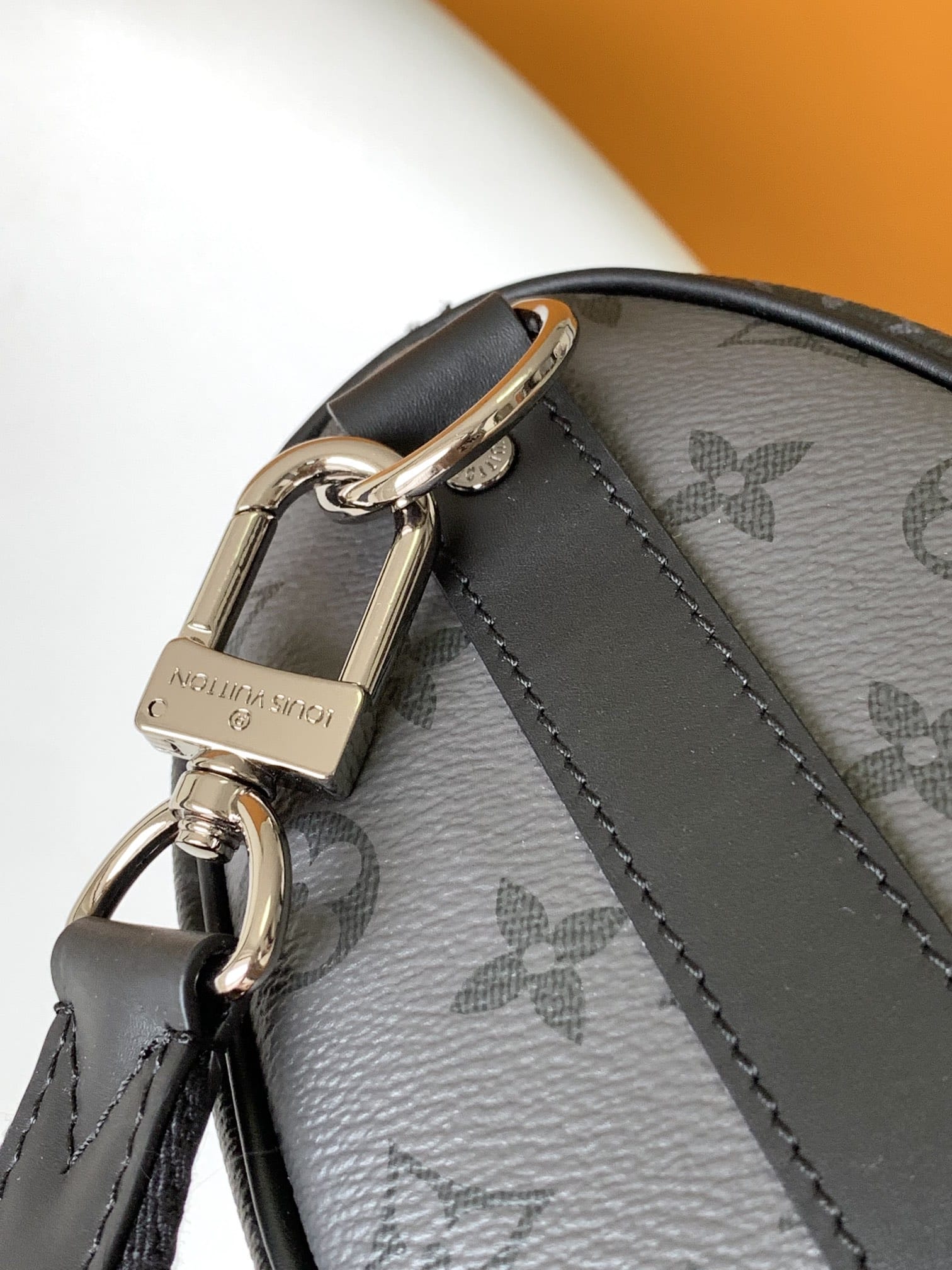 Louis Vuitton Keepall Bandoulière 25 Bag - Black