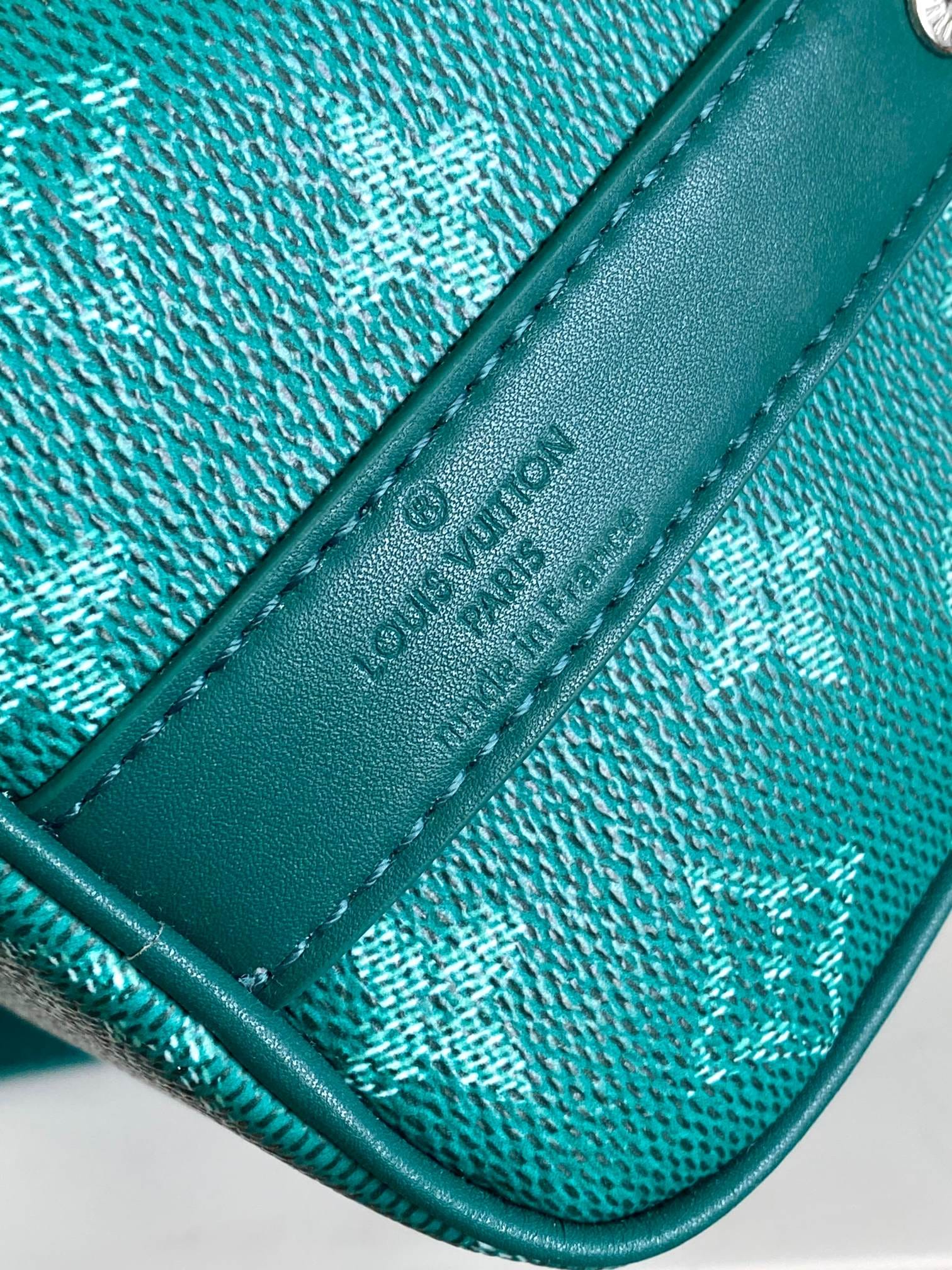 Louis Vuitton Keepall Bandoulière 25 Bag - Green