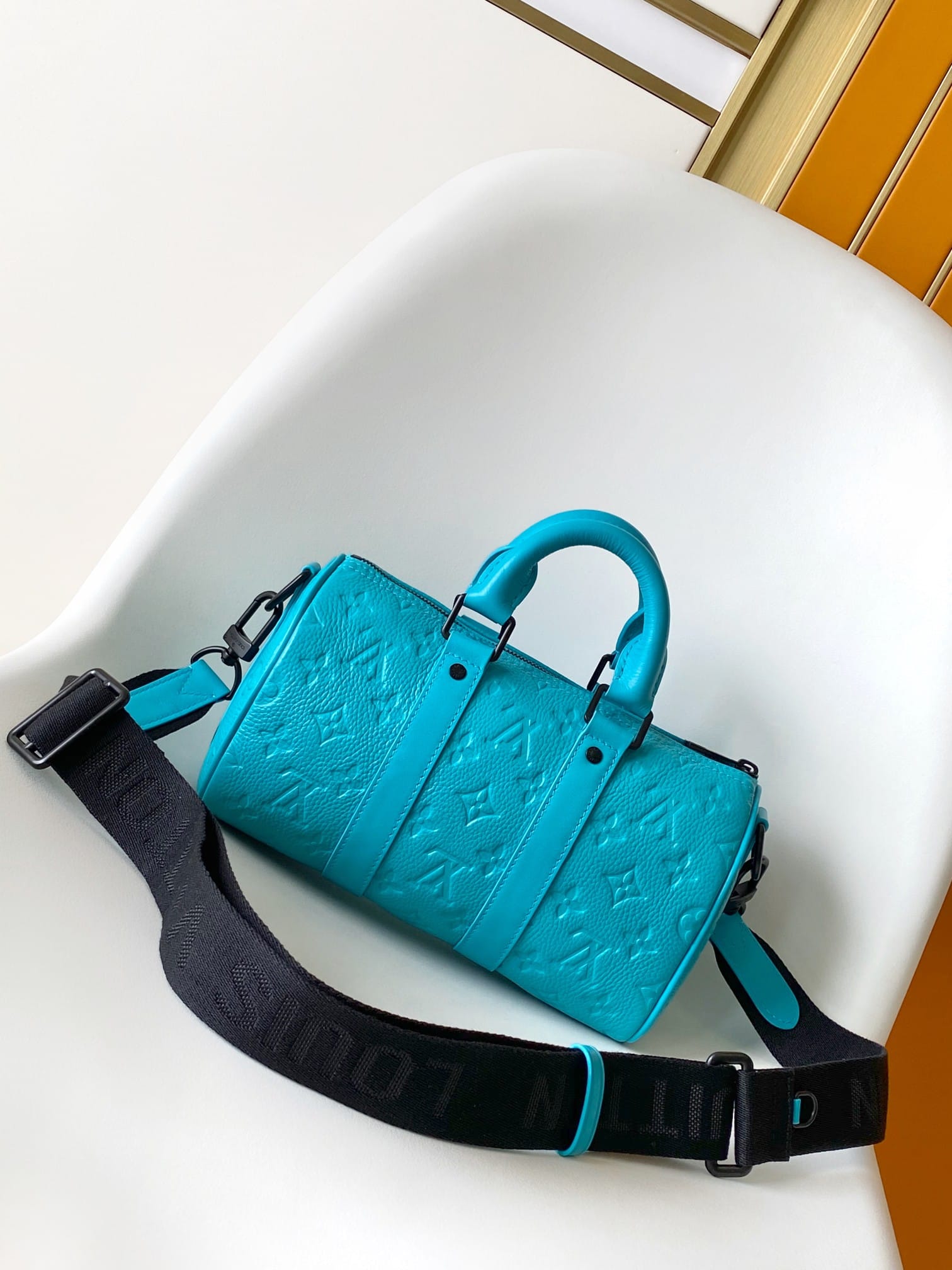 Louis Vuitton Keepall Bandoulière 25 Bag - Turquoise