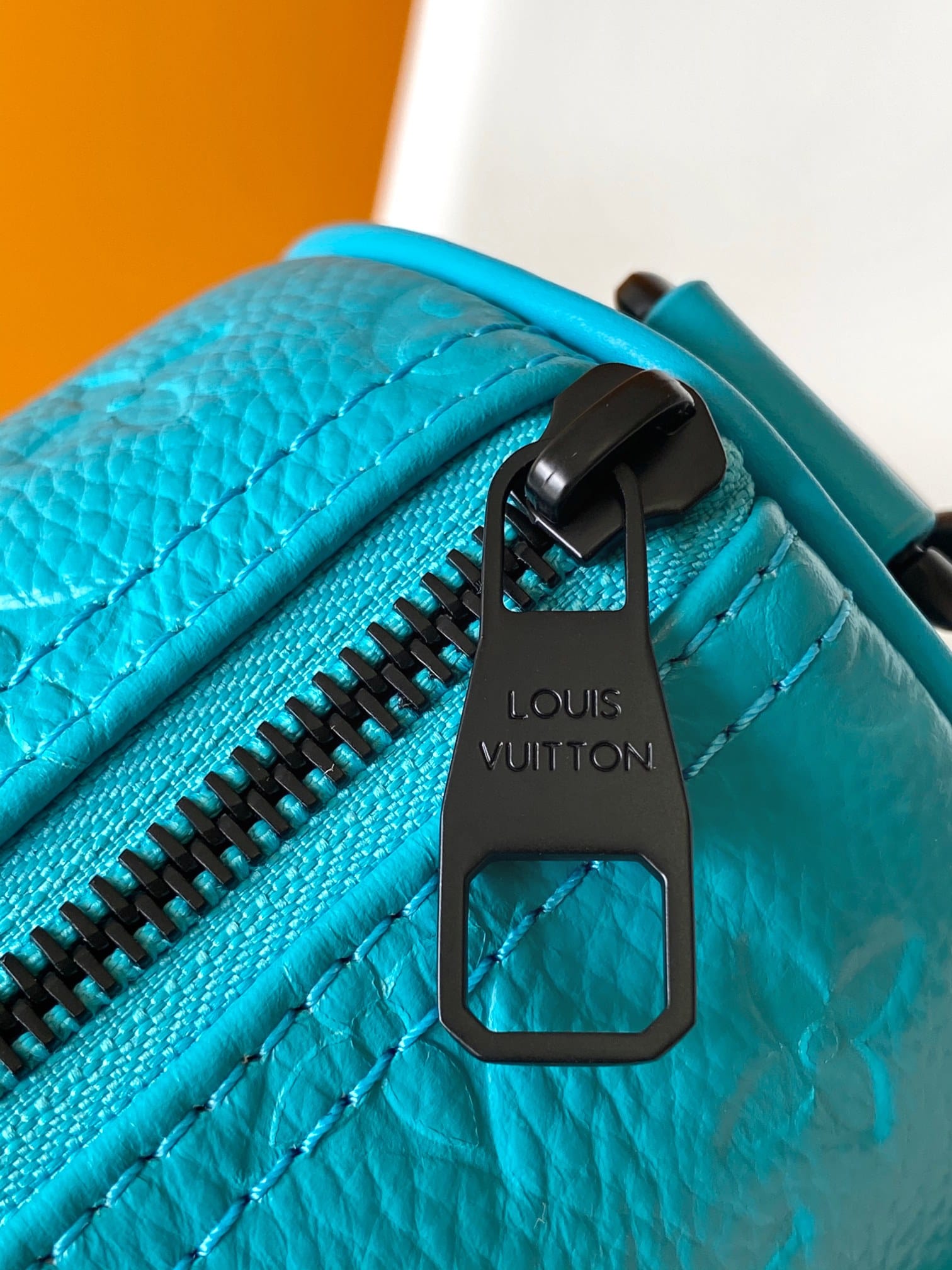 Louis Vuitton Keepall Bandoulière 25 Bag - Turquoise