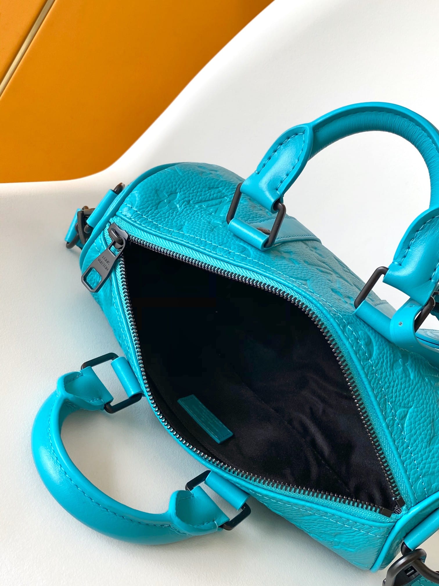 Louis Vuitton Keepall Bandoulière 25 Bag - Turquoise