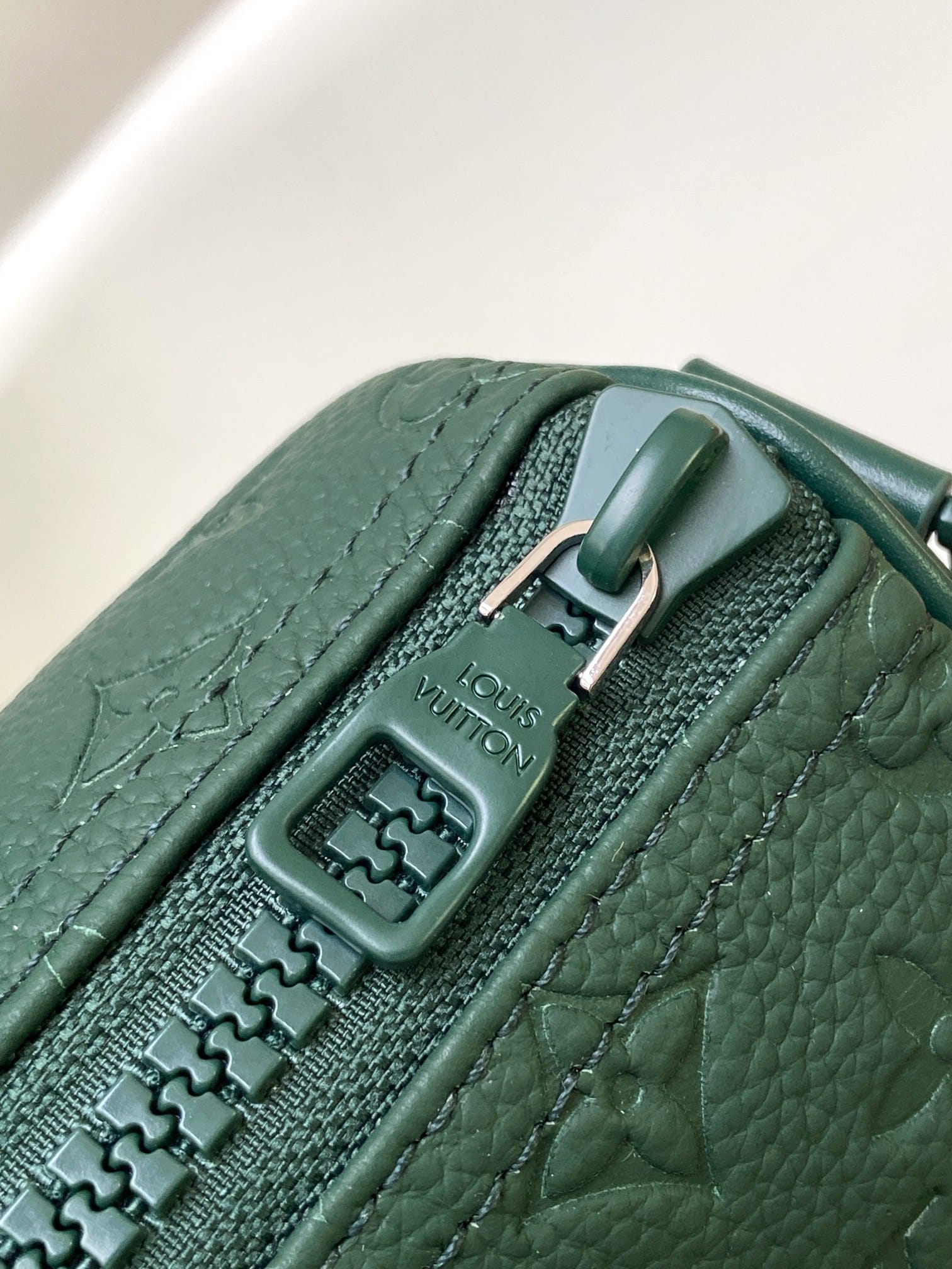 Louis Vuitton Keepall Bandoulière 25 Bag - Forest Green