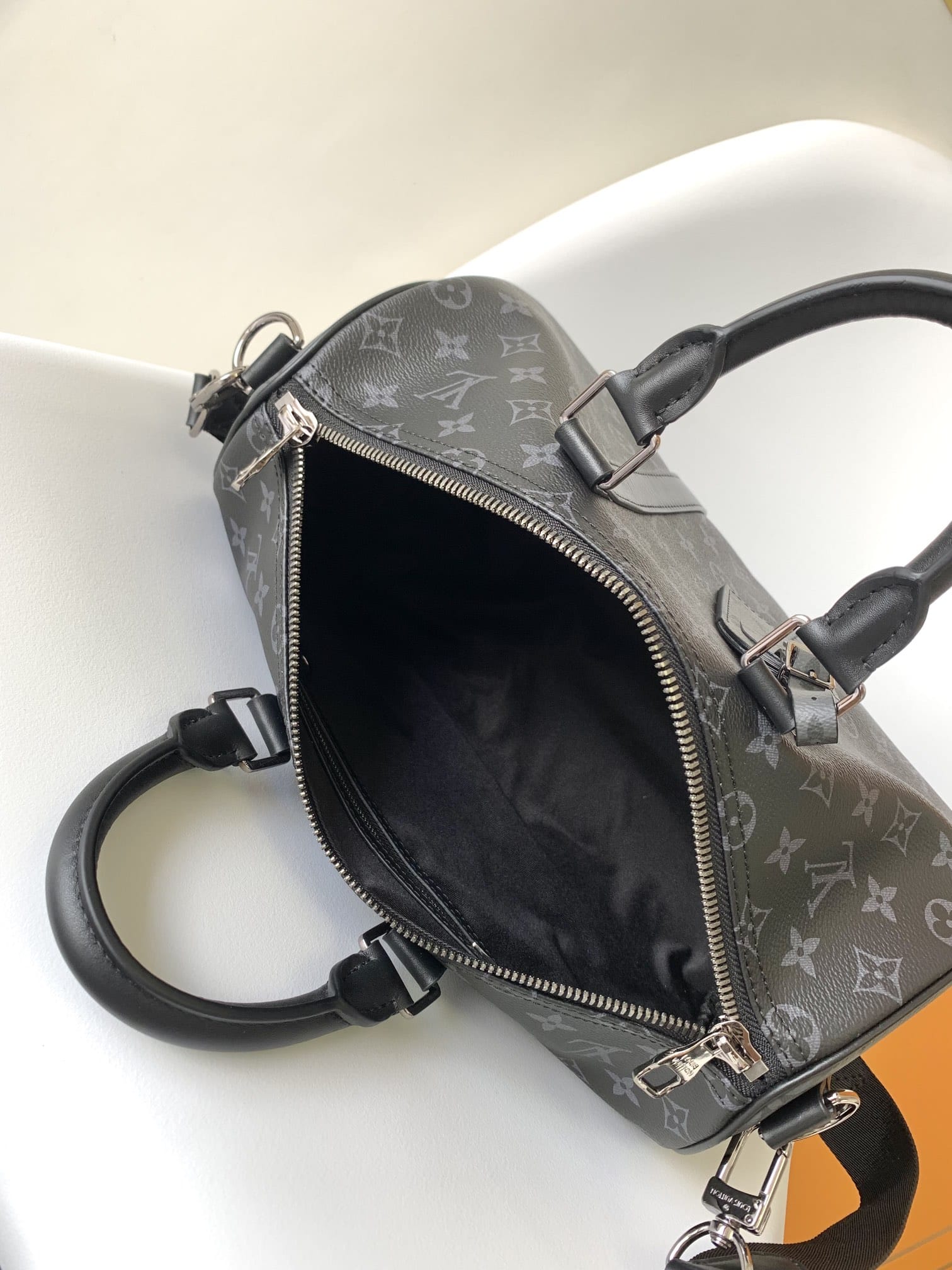 Louis Vuitton Keepall Bandoulière 35 Bag - Black