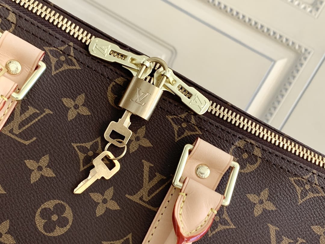 Louis Vuitton Keepall Bandoulière 45 Bag in Monogram Canvas