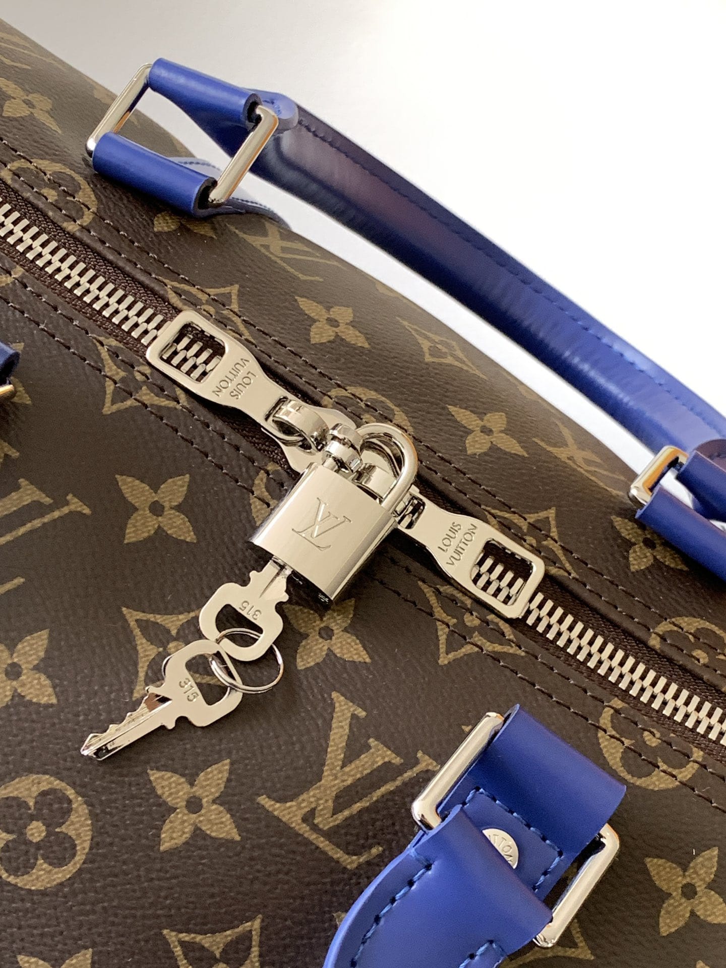 Louis Vuitton Keepall Bandoulière 50 Bag in Monogram Canvas - Indigo Blue