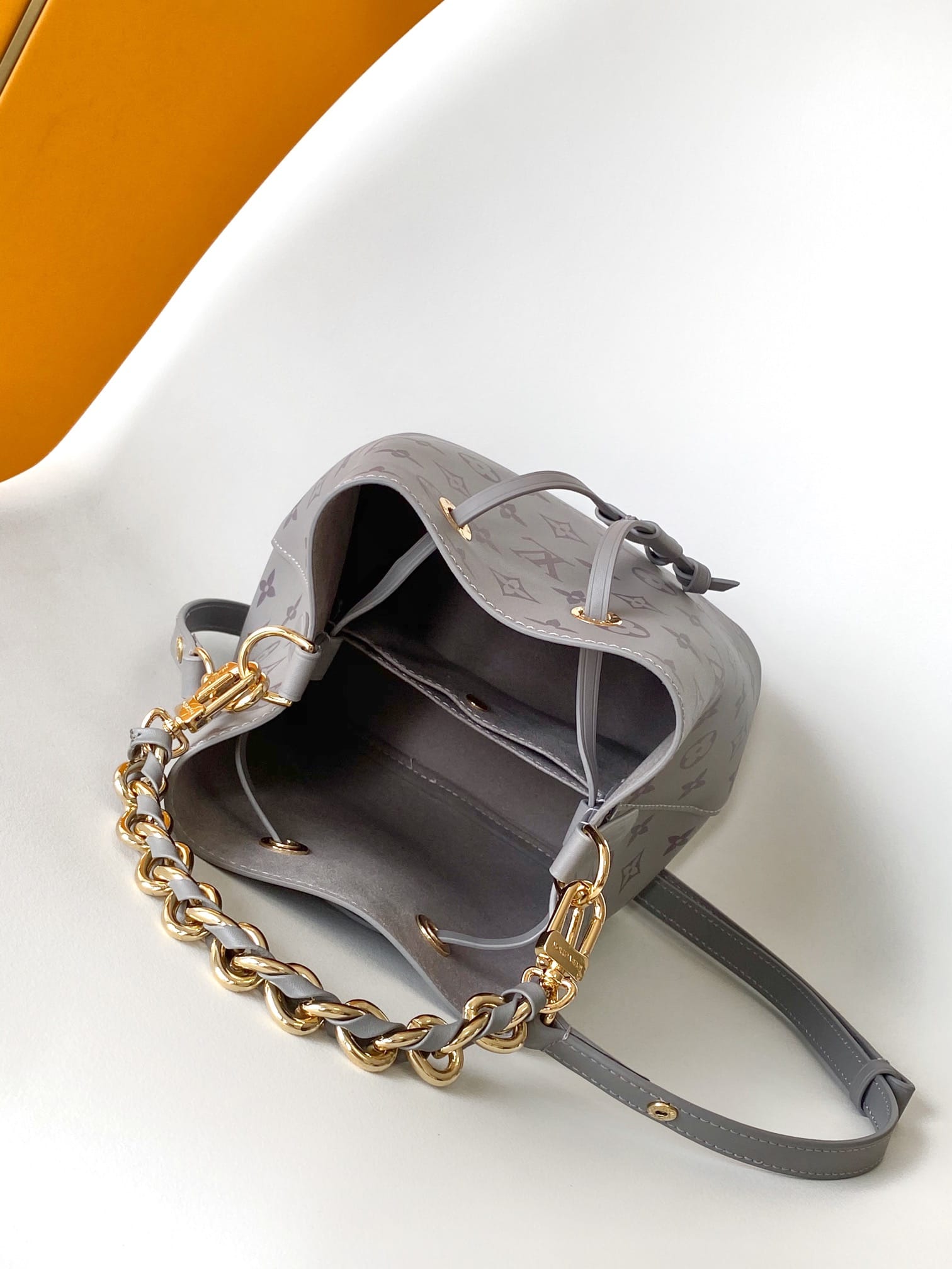 Louis Vuitton NéoNoé BB Bucket Bag in Calfskin Leather