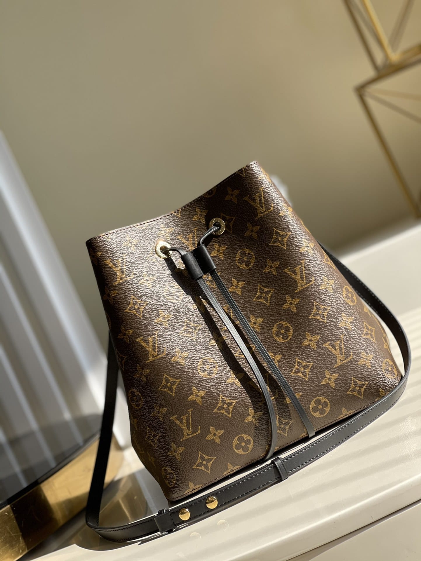 Louis Vuitton NéoNoé MM Bucket Bag in Monogram Canvas - Black