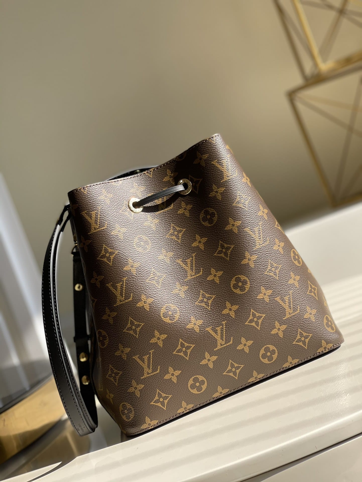 Louis Vuitton NéoNoé MM Bucket Bag in Monogram Canvas - Black