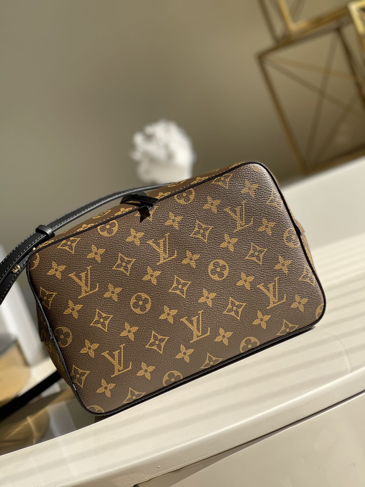 Louis Vuitton NéoNoé MM Bucket Bag in Monogram Canvas - Black