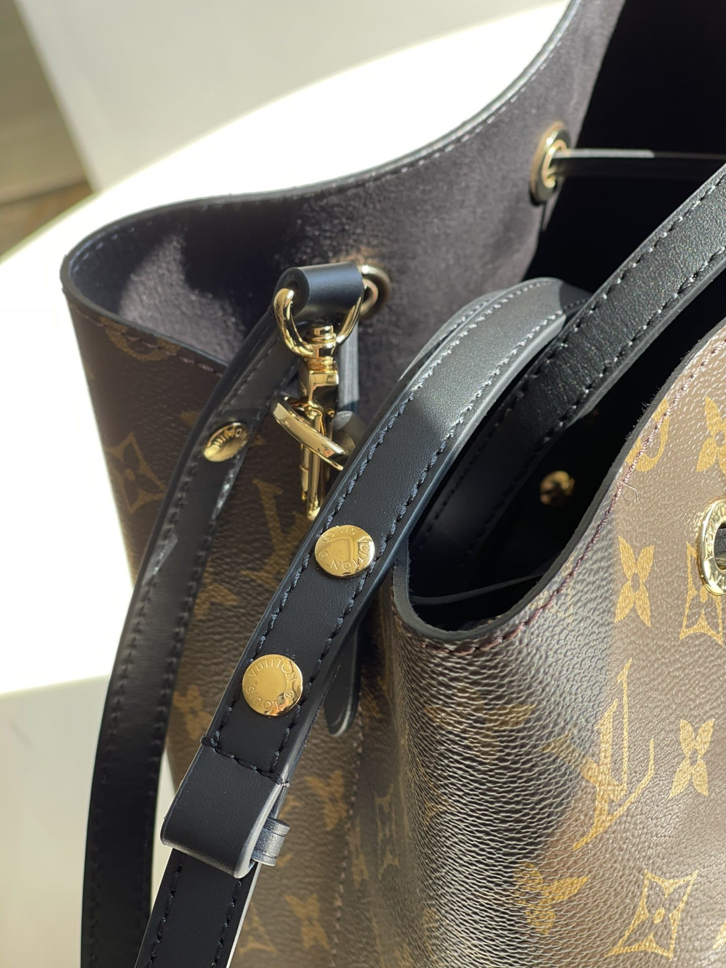 Louis Vuitton NéoNoé MM Bucket Bag in Monogram Canvas - Black