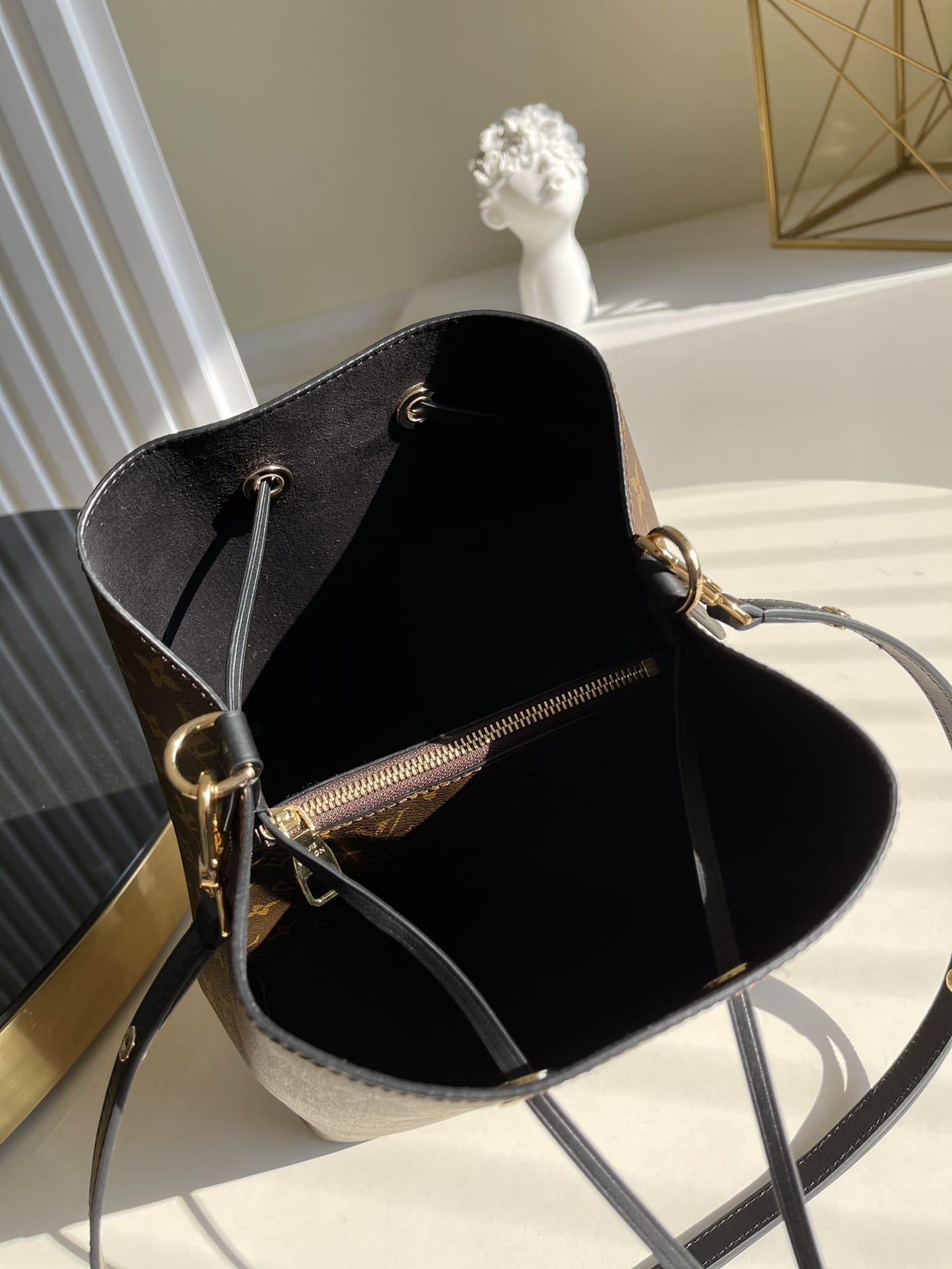 Louis Vuitton NéoNoé MM Bucket Bag in Monogram Canvas - Black