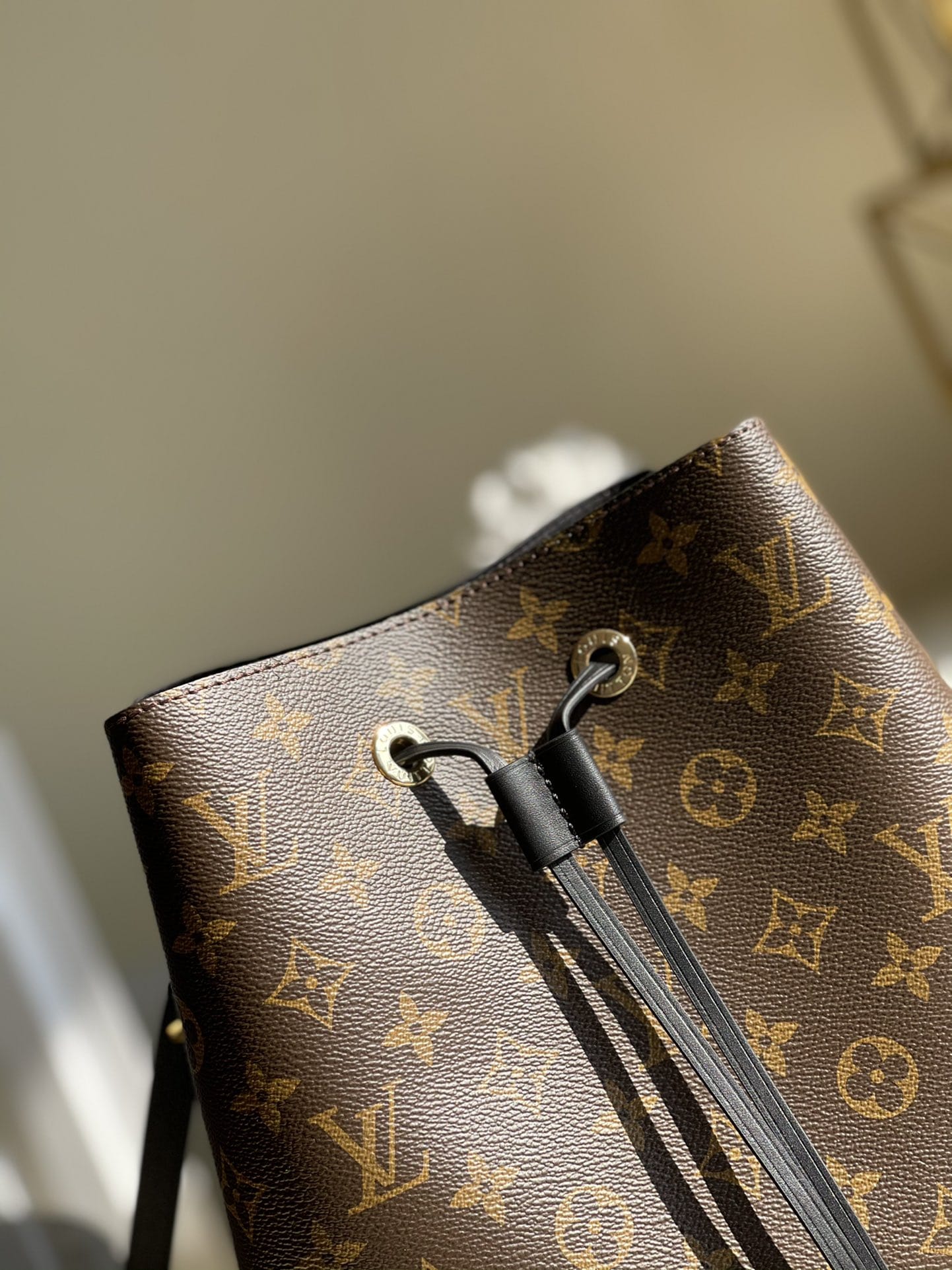 Louis Vuitton NéoNoé MM Bucket Bag in Monogram Canvas - Black