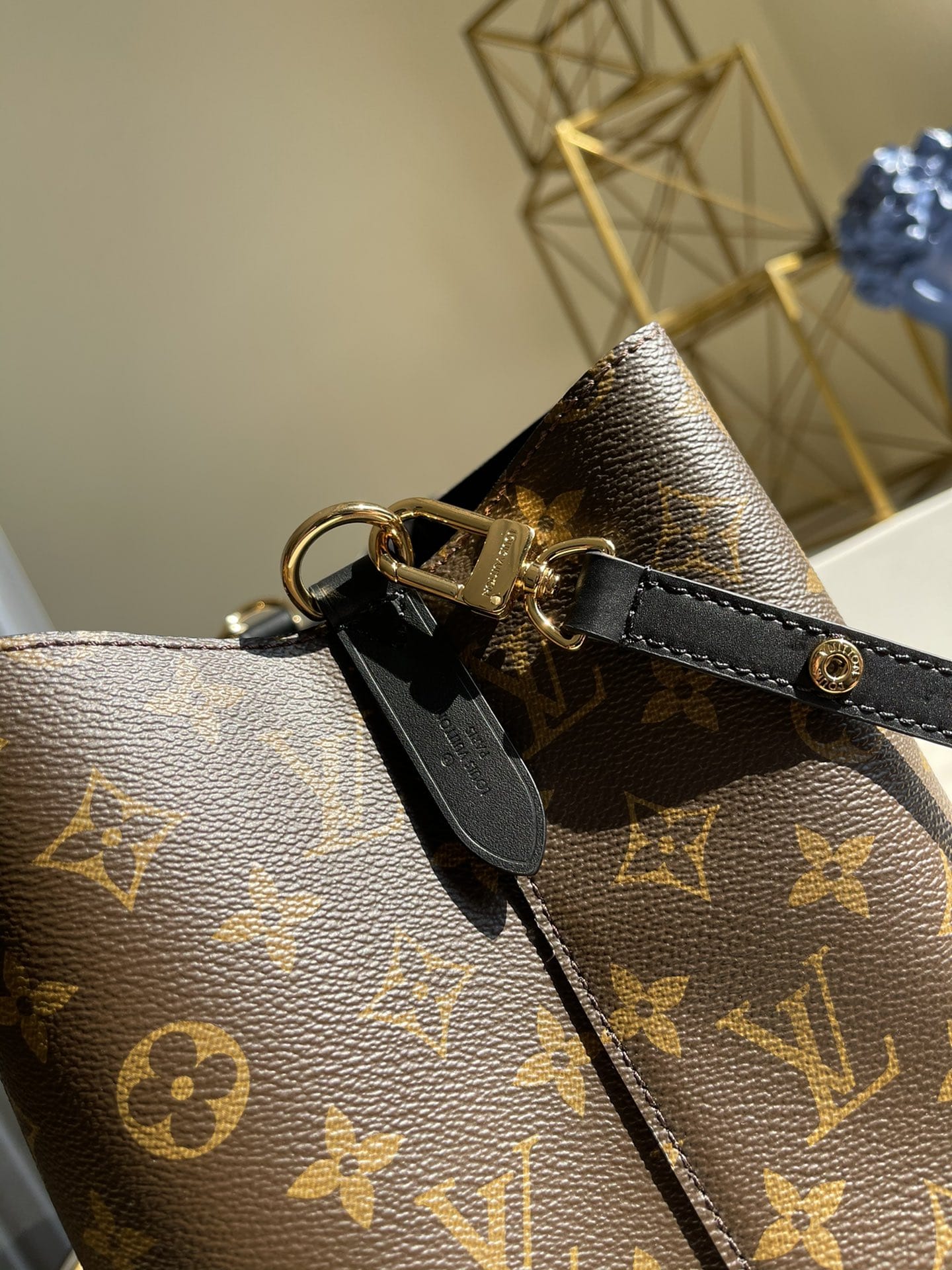 Louis Vuitton NéoNoé MM Bucket Bag in Monogram Canvas - Black