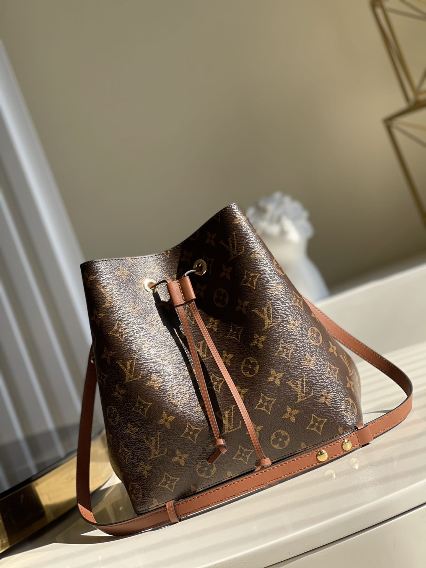 Louis Vuitton NéoNoé MM Bucket Bag in Monogram Canvas - Caramel