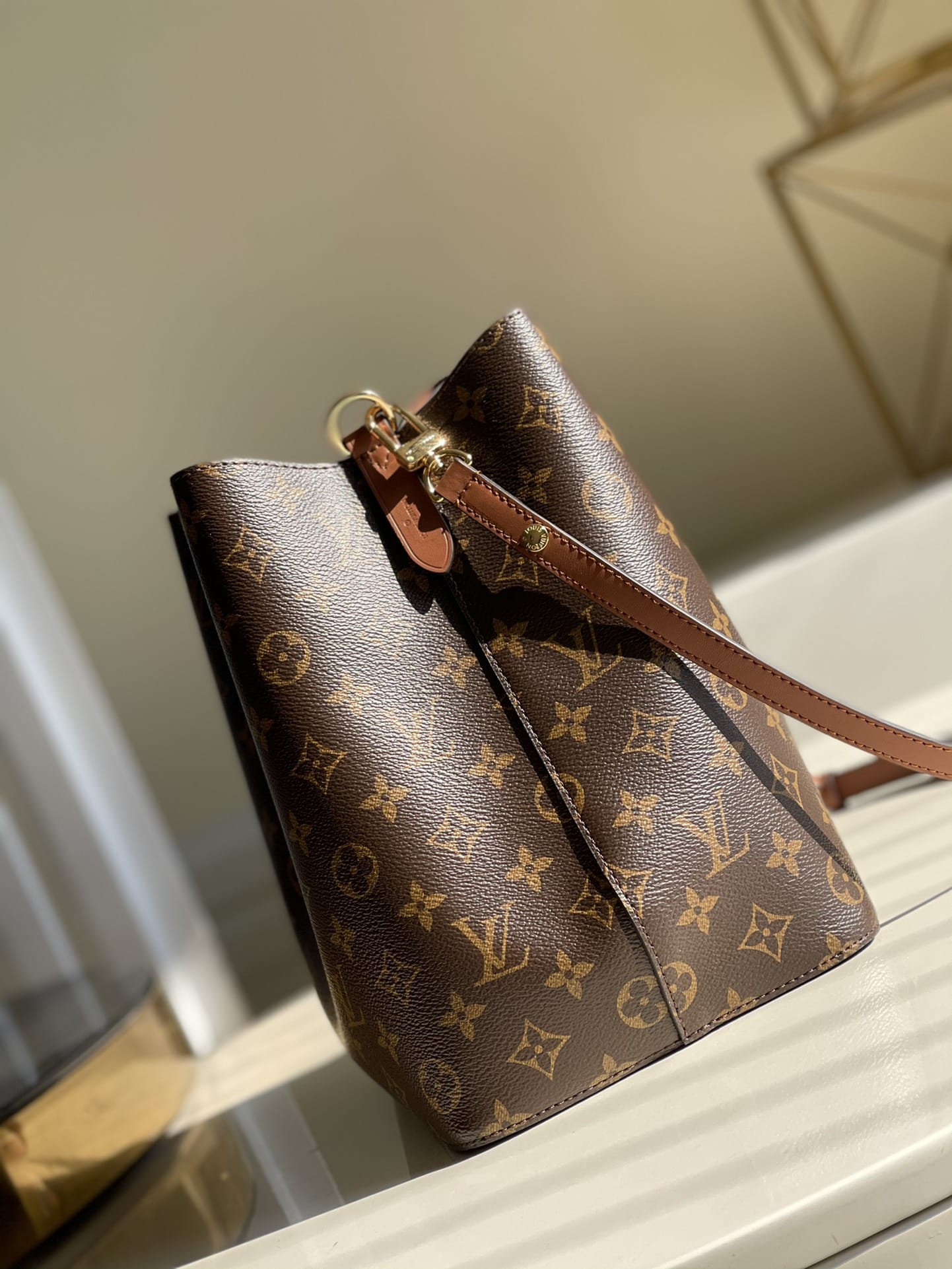 Louis Vuitton NéoNoé MM Bucket Bag in Monogram Canvas - Caramel