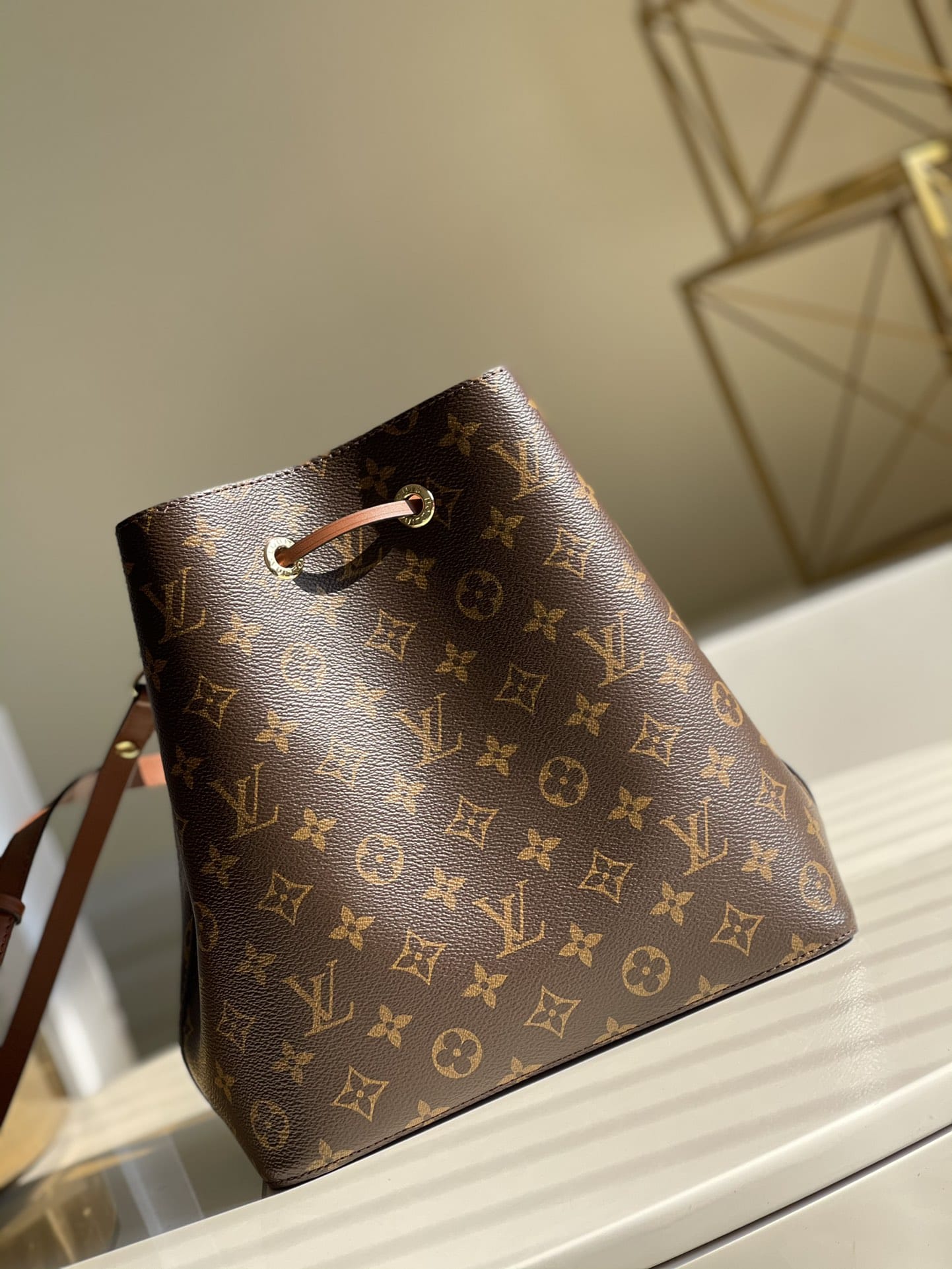 Louis Vuitton NéoNoé MM Bucket Bag in Monogram Canvas - Caramel