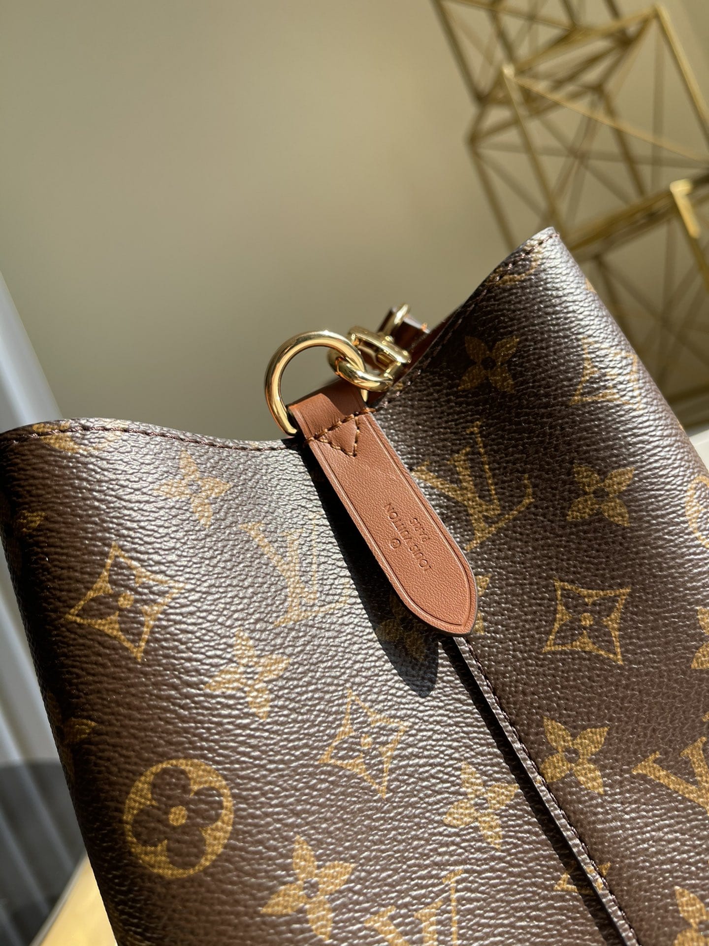 Louis Vuitton NéoNoé MM Bucket Bag in Monogram Canvas - Caramel