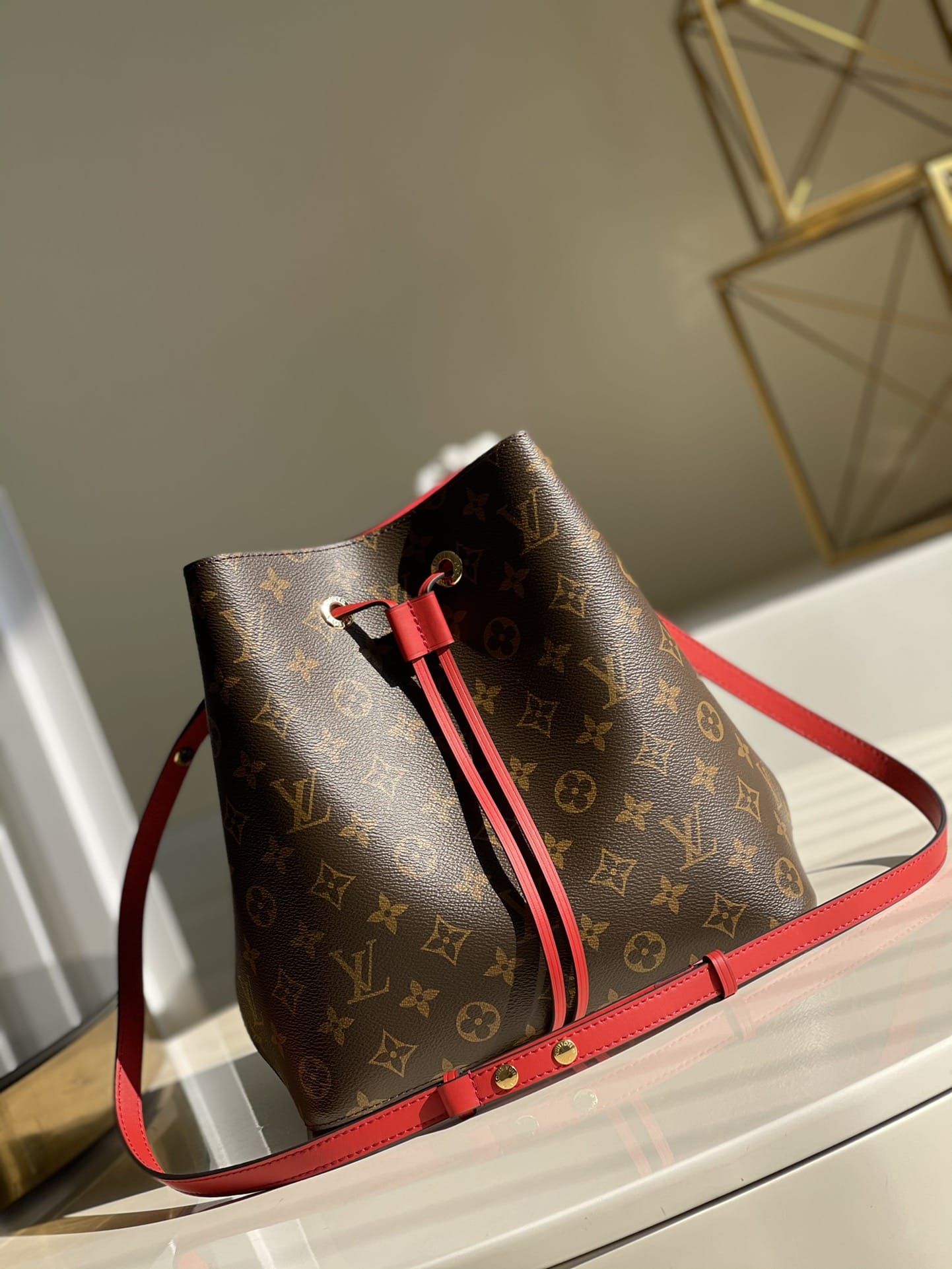 Louis Vuitton NéoNoé MM Bucket Bag in Monogram Canvas - Red