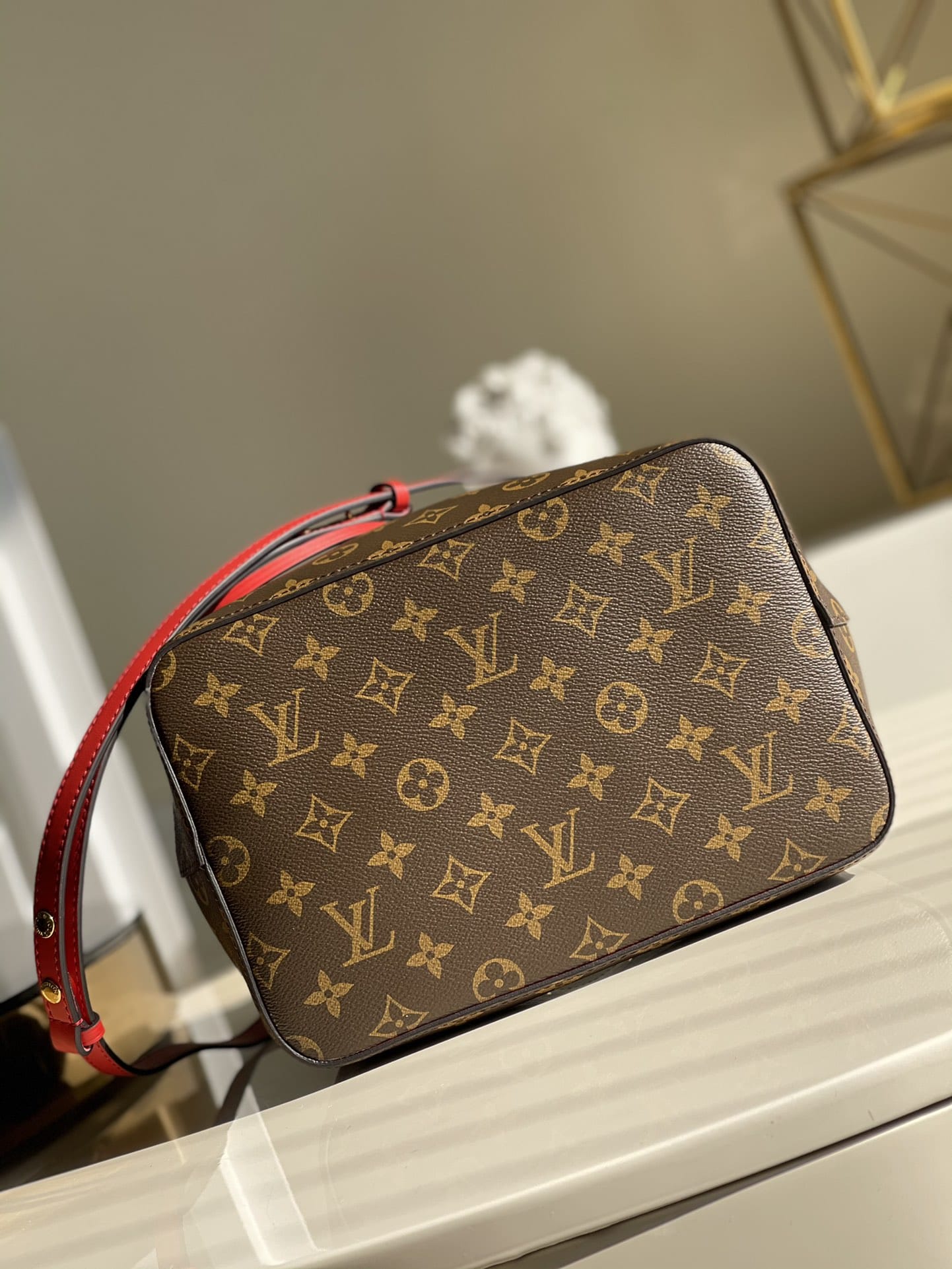 Louis Vuitton NéoNoé MM Bucket Bag in Monogram Canvas - Red