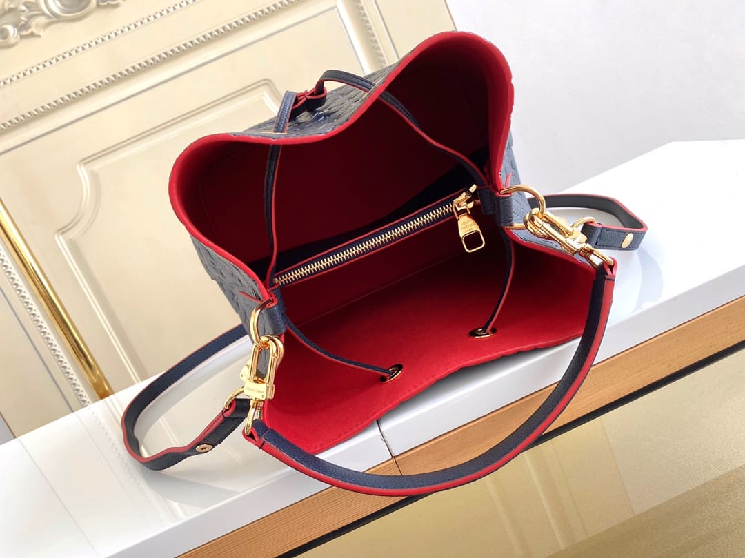 Louis Vuitton NéoNoé MM Bucket Bag in Monogram Canvas - Red