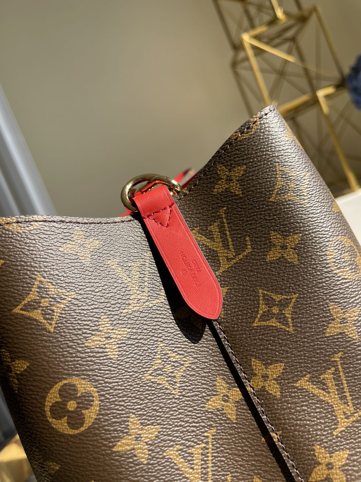 Louis Vuitton NéoNoé MM Bucket Bag in Monogram Canvas - Red