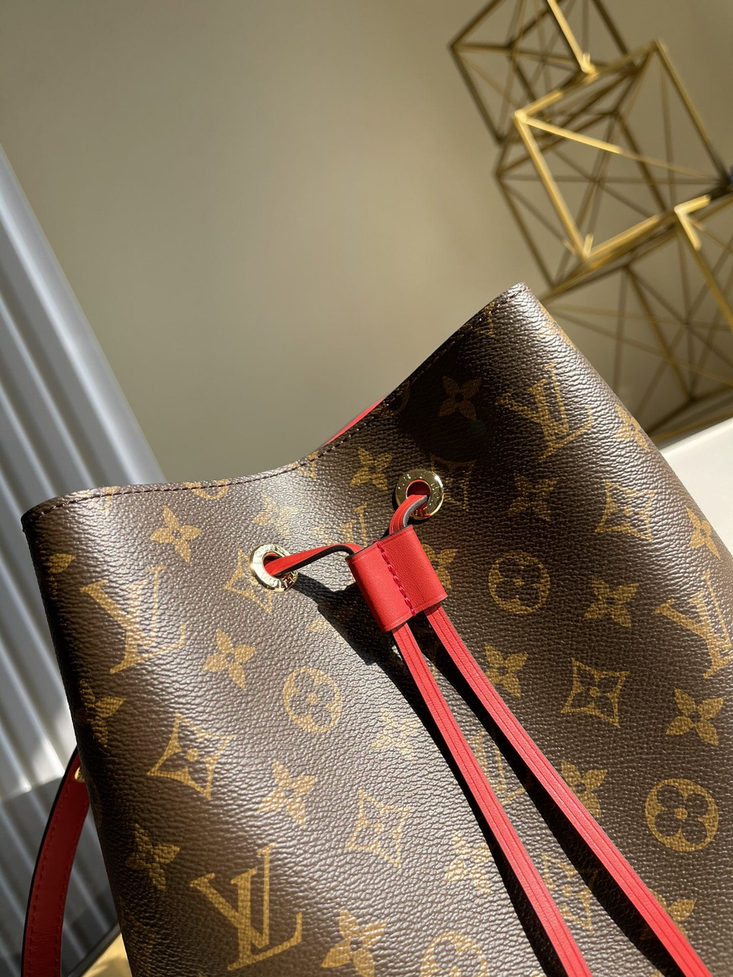 Louis Vuitton NéoNoé MM Bucket Bag in Monogram Canvas - Red