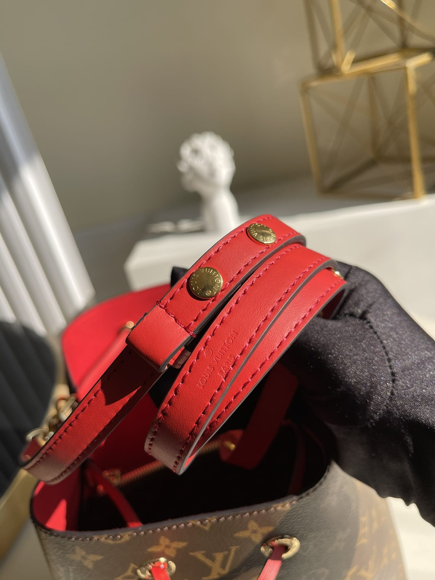 Louis Vuitton NéoNoé MM Bucket Bag in Monogram Canvas - Red