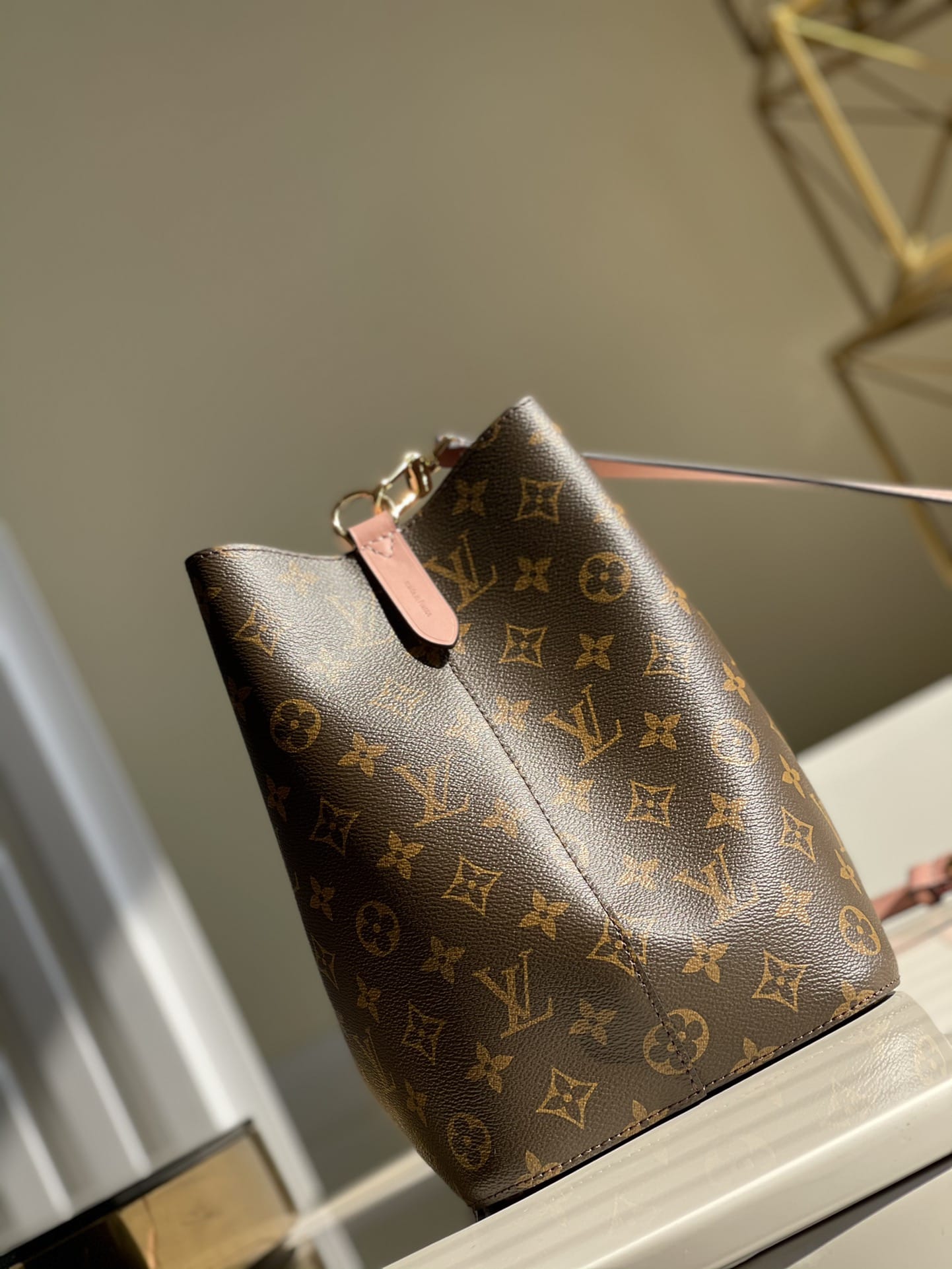 Louis Vuitton NéoNoé MM Bucket Bag in Monogram Canvas - Pink