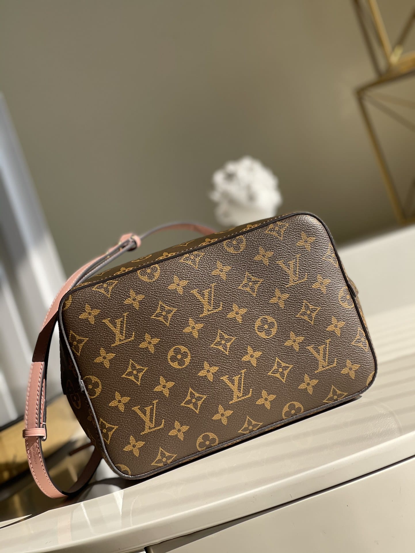 Louis Vuitton NéoNoé MM Bucket Bag in Monogram Canvas - Pink