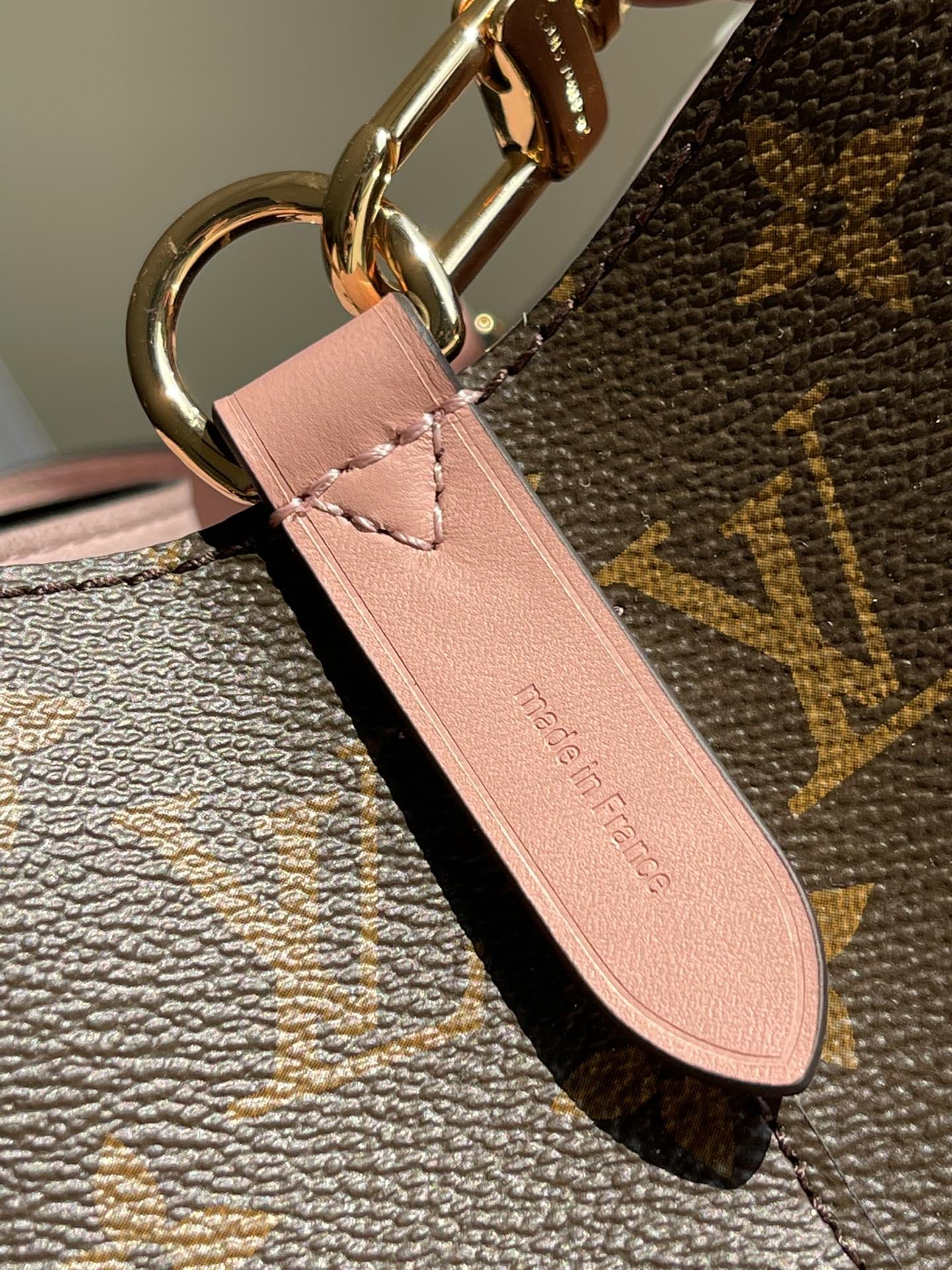 Louis Vuitton NéoNoé MM Bucket Bag in Monogram Canvas - Pink