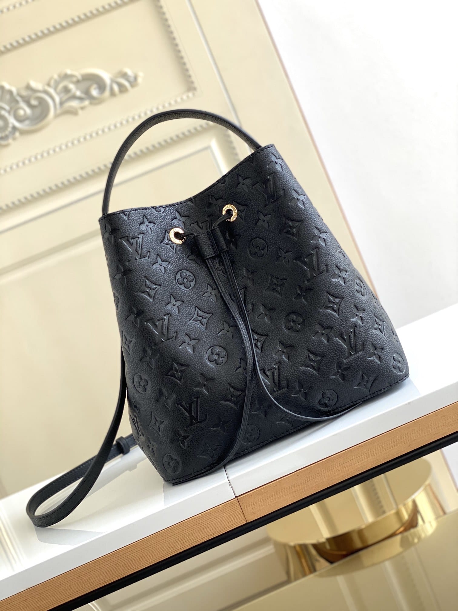 Louis Vuitton NéoNoé MM Bucket Bag in Monogram Empreinte Leather - Black