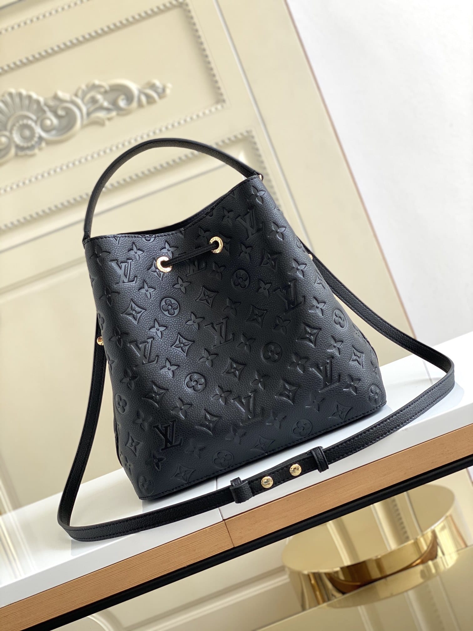 Louis Vuitton NéoNoé MM Bucket Bag in Monogram Empreinte Leather - Black