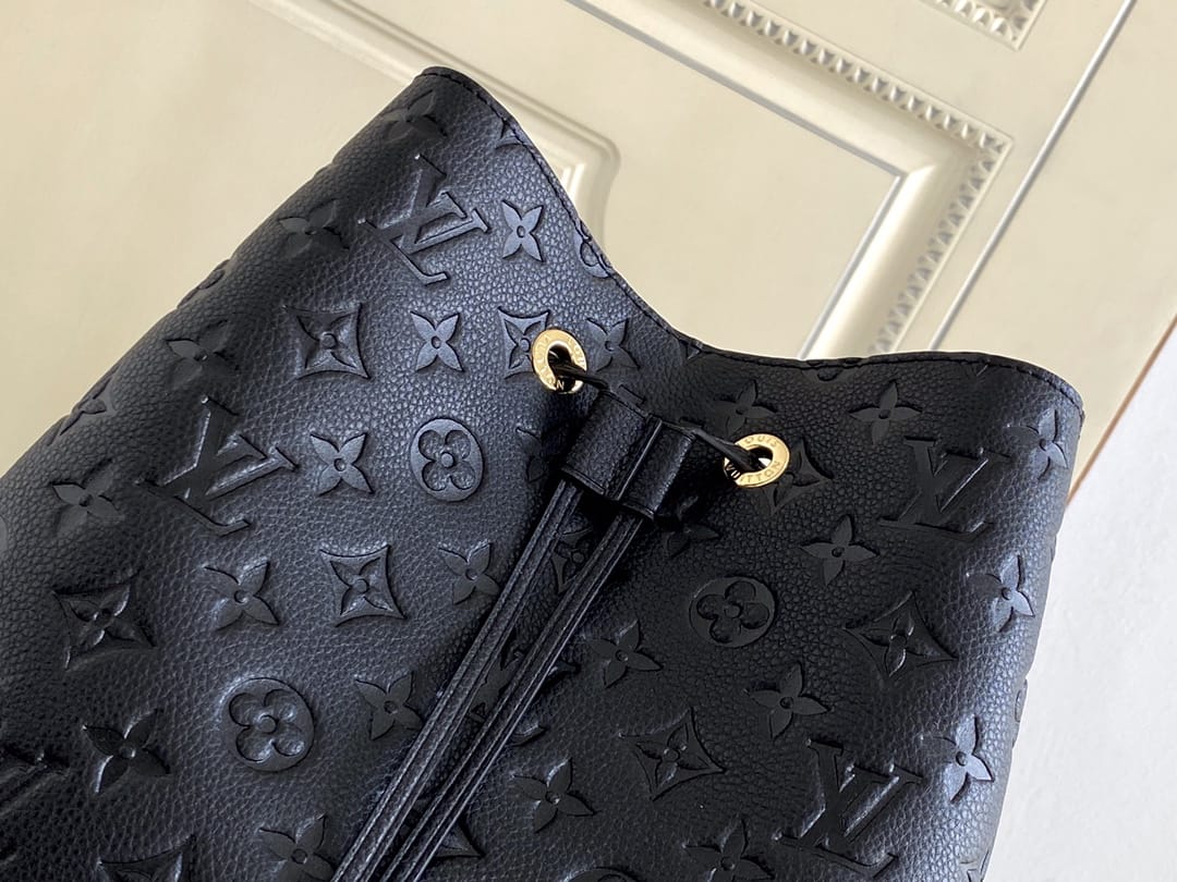 Louis Vuitton NéoNoé MM Bucket Bag in Monogram Empreinte Leather - Black