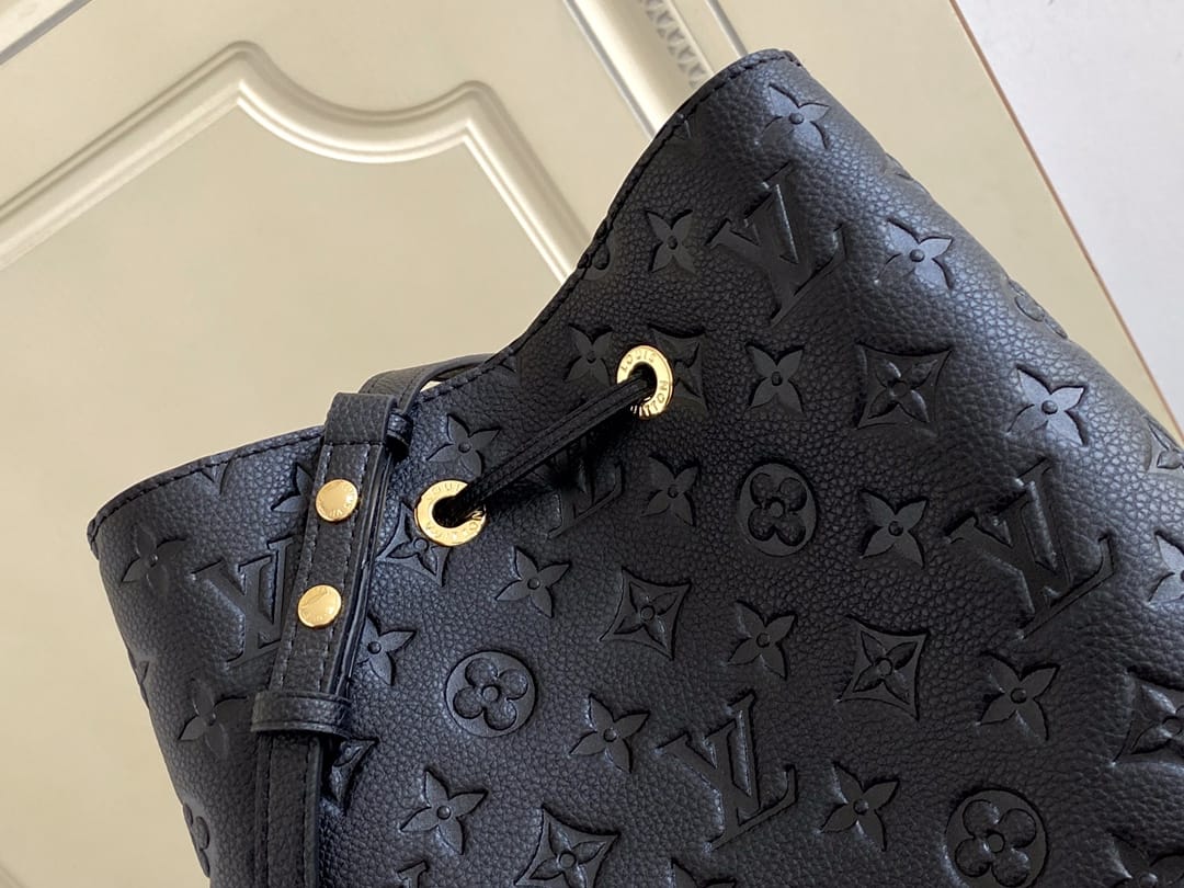 Louis Vuitton NéoNoé MM Bucket Bag in Monogram Empreinte Leather - Black