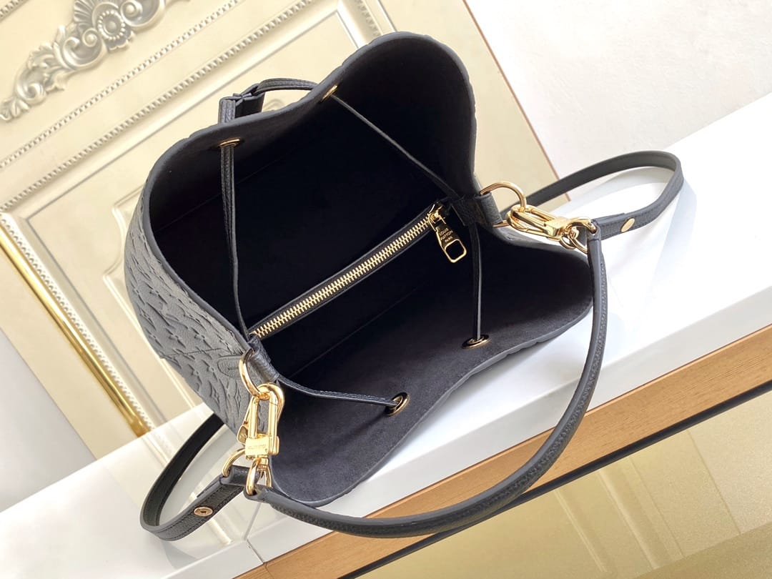 Louis Vuitton NéoNoé MM Bucket Bag in Monogram Empreinte Leather - Black