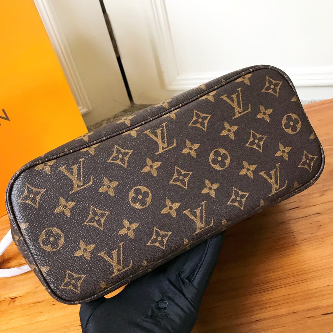 Louis Vuitton Neverfull PM Tote Bag in Monogram Canvas - Beige