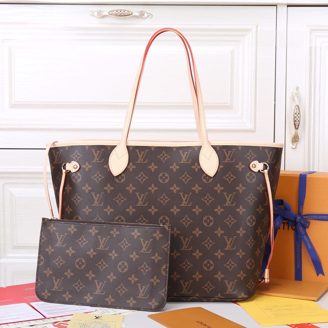 Louis Vuitton Neverfull MM Tote Bag in Monogram Canvas - Beige