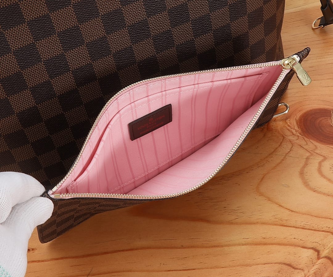 Louis Vuitton Neverfull MM Tote Bag in Damier Ebene Canvas - Pink