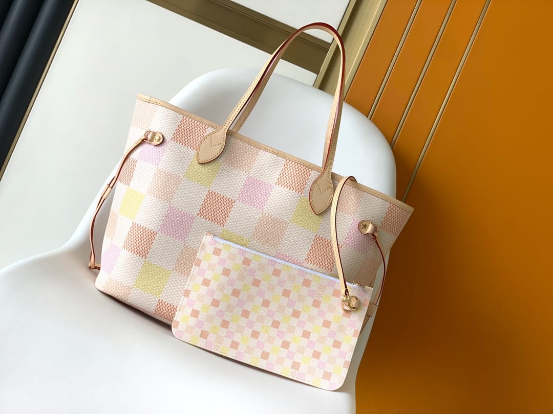 Louis Vuitton Neverfull MM Tote Bag in Damier Giant Canvas - Peach