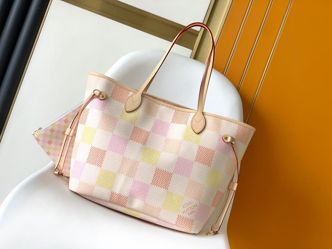 Louis Vuitton Neverfull MM Tote Bag in Damier Giant Canvas - Peach