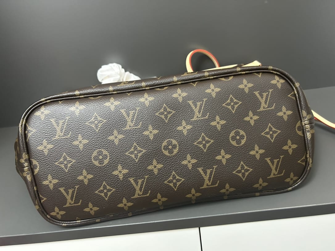 Louis Vuitton Neverfull Bandoulière Inside Out MM Tote Bag - Monogram/Rouge Sari