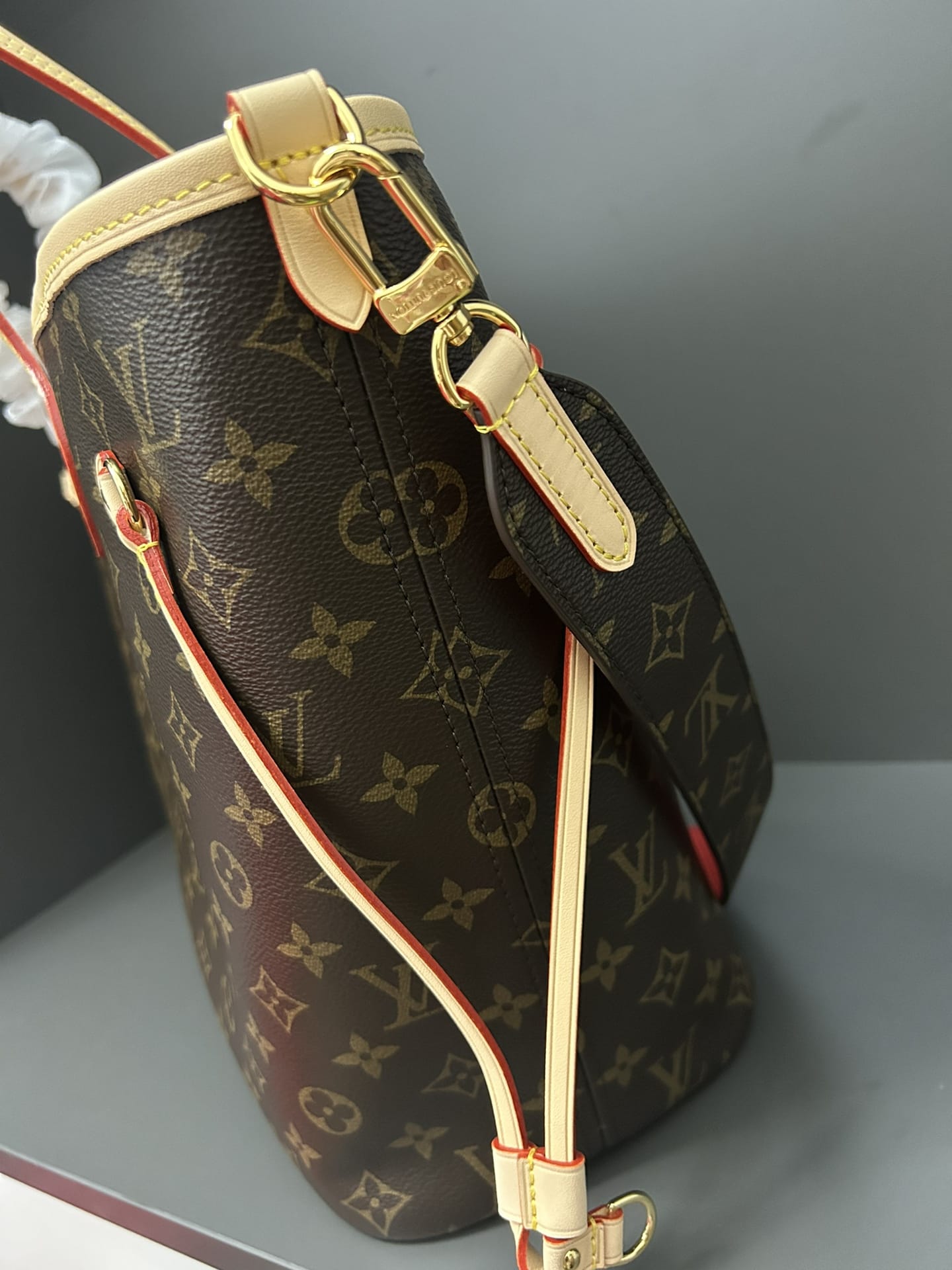 Louis Vuitton Neverfull Bandoulière Inside Out MM Tote Bag - Monogram/Rouge Sari