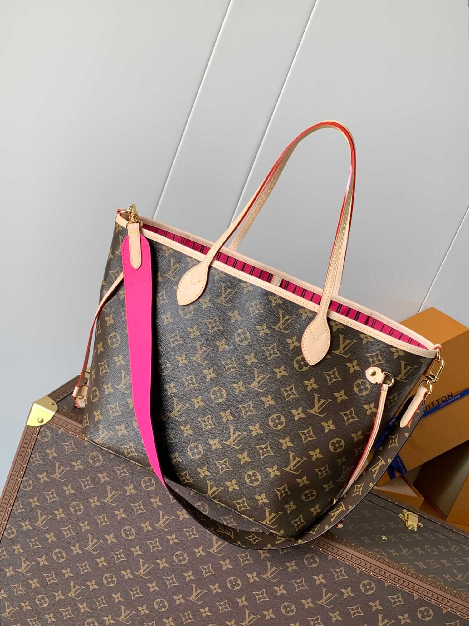 Louis Vuitton Neverfull Bandoulière Inside Out MM Tote Bag - Monogram/Rose Pondichery