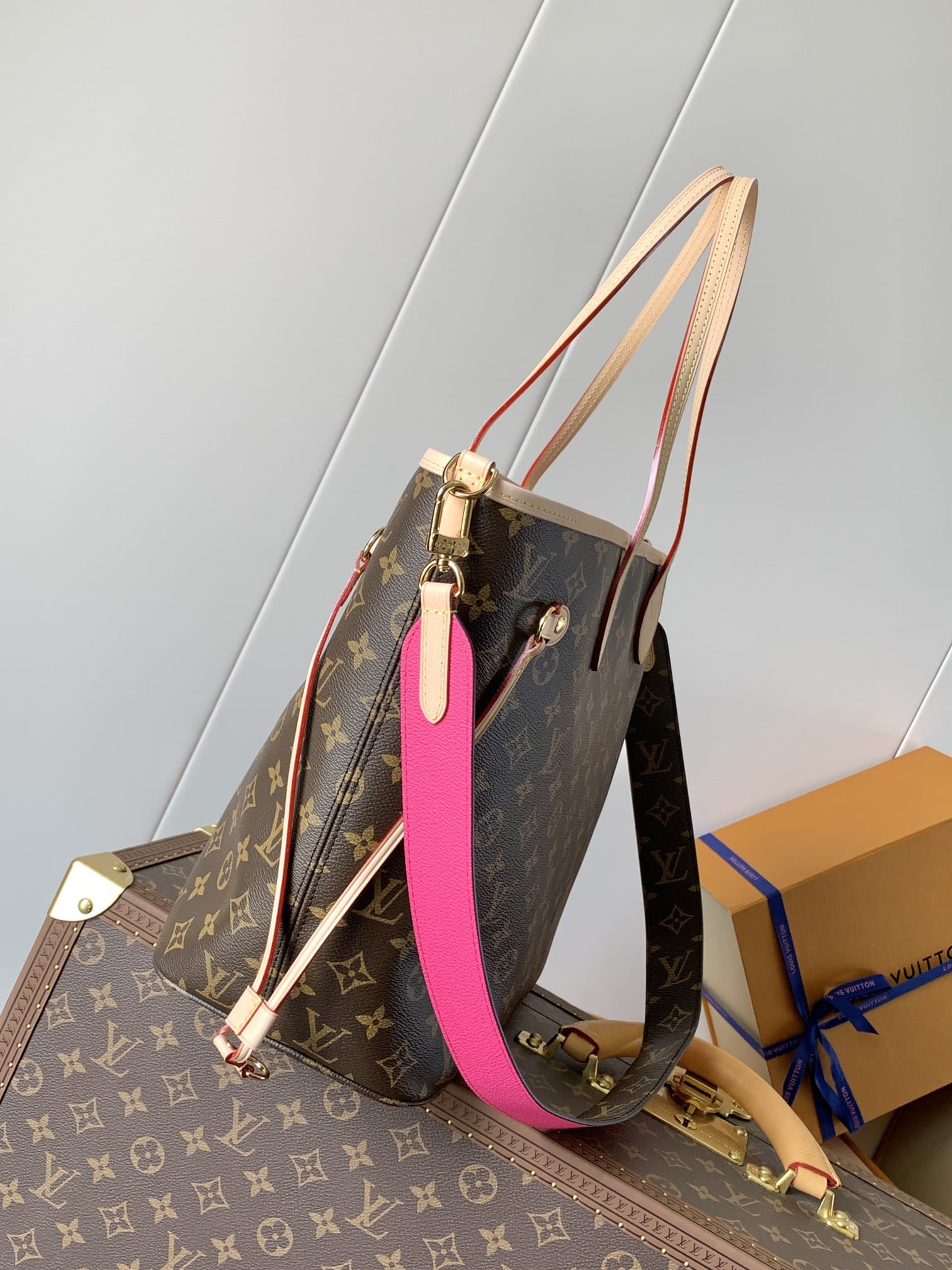 Louis Vuitton Neverfull Bandoulière Inside Out MM Tote Bag - Monogram/Rose Pondichery