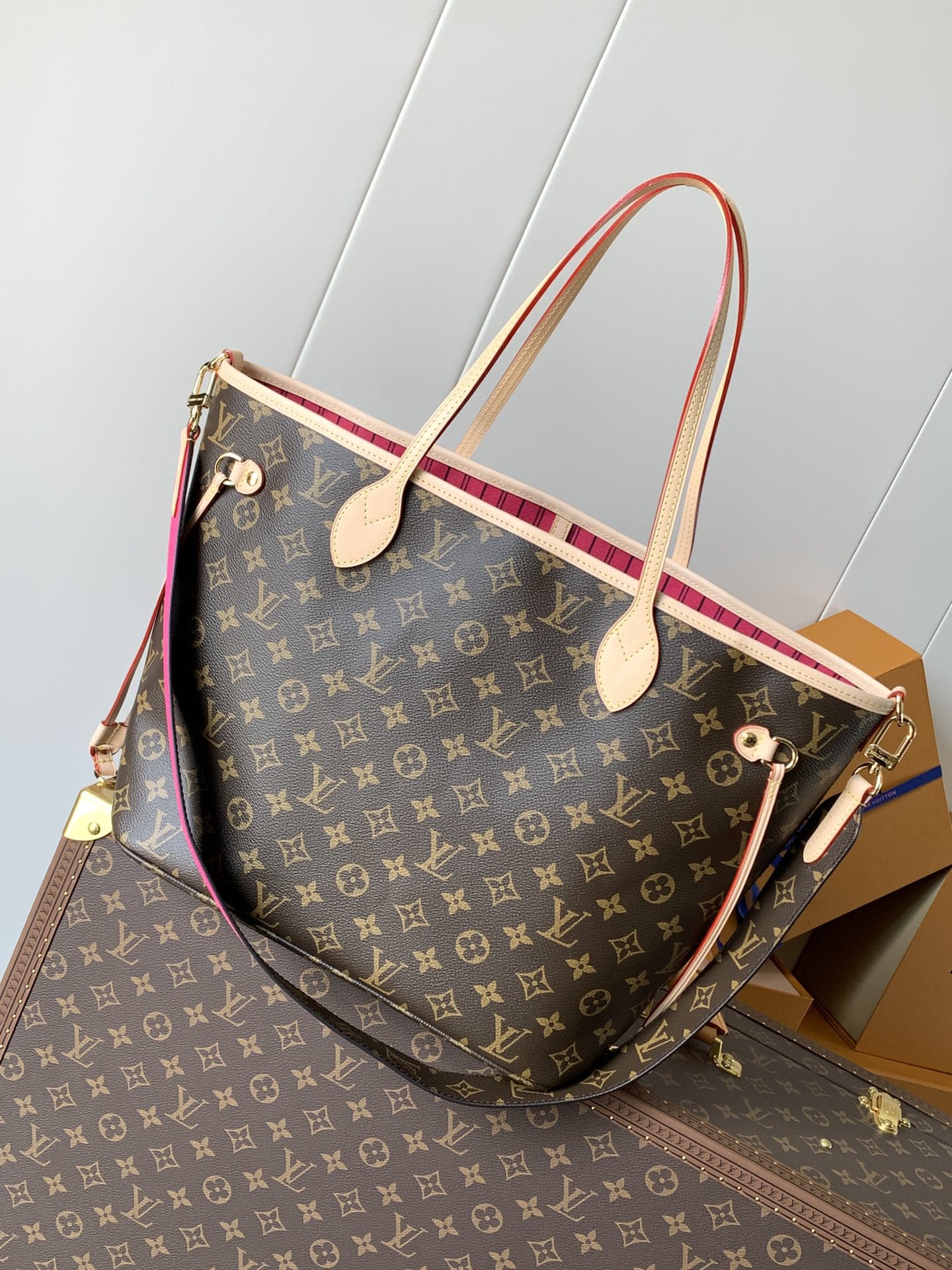 Louis Vuitton Neverfull Bandoulière Inside Out MM Tote Bag - Monogram/Rose Pondichery